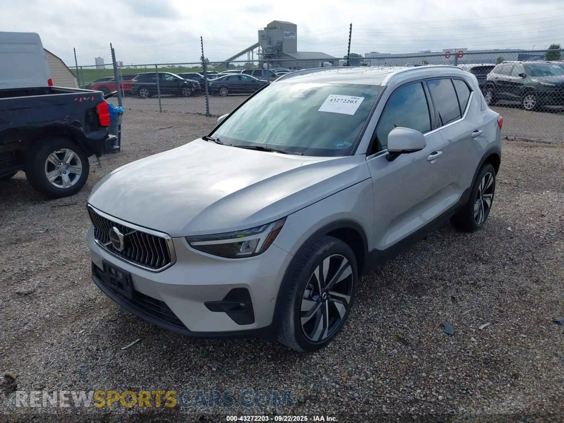 2 Photograph of a damaged car YV4L12UN9P2075643 VOLVO XC40 2023