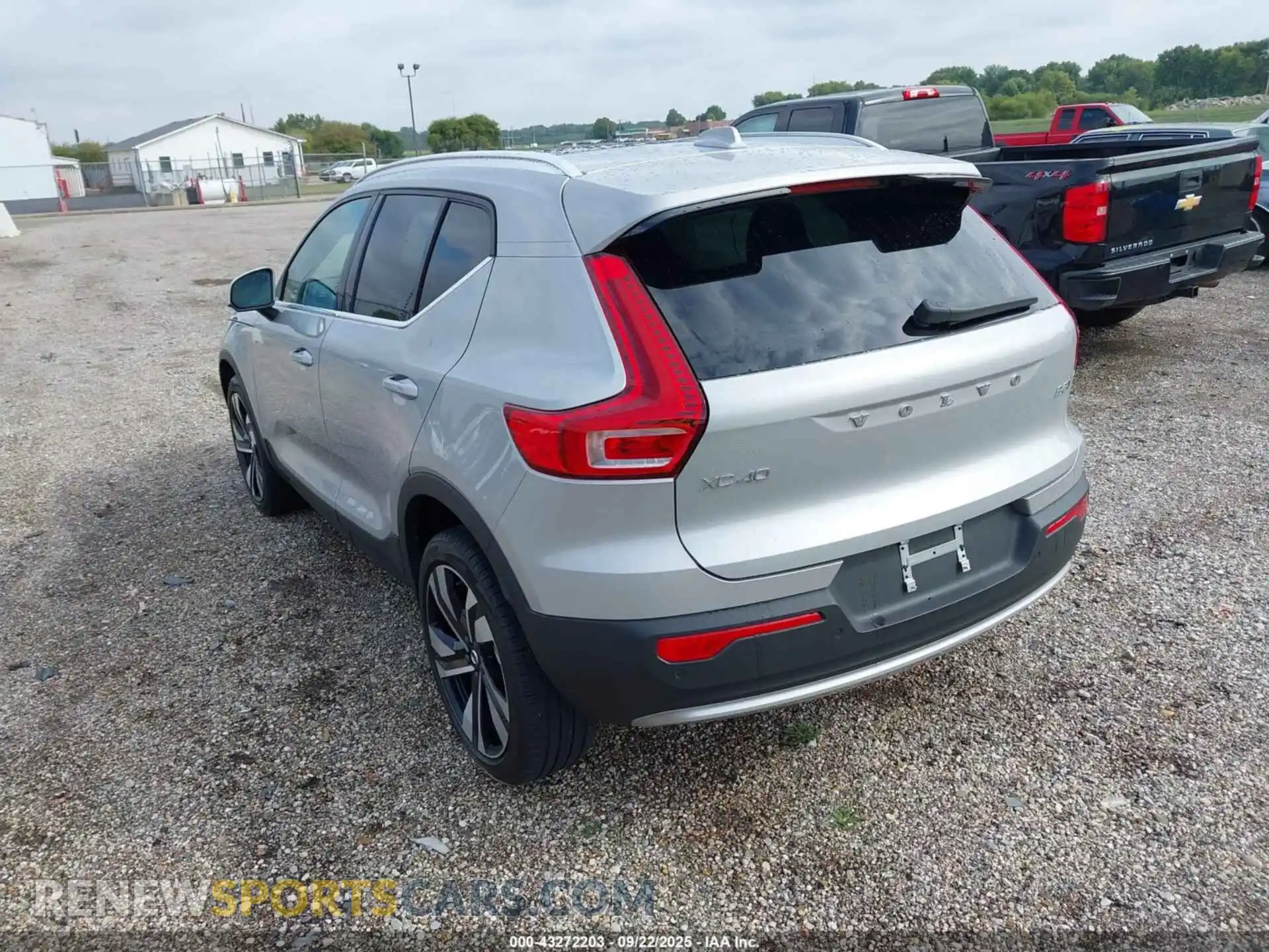 3 Photograph of a damaged car YV4L12UN9P2075643 VOLVO XC40 2023
