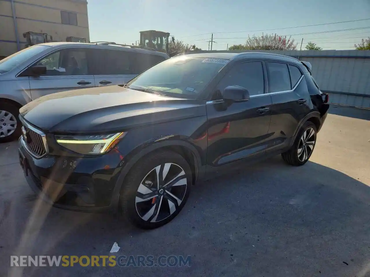 1 Photograph of a damaged car YV4L12UN9P2098551 VOLVO XC40 2023