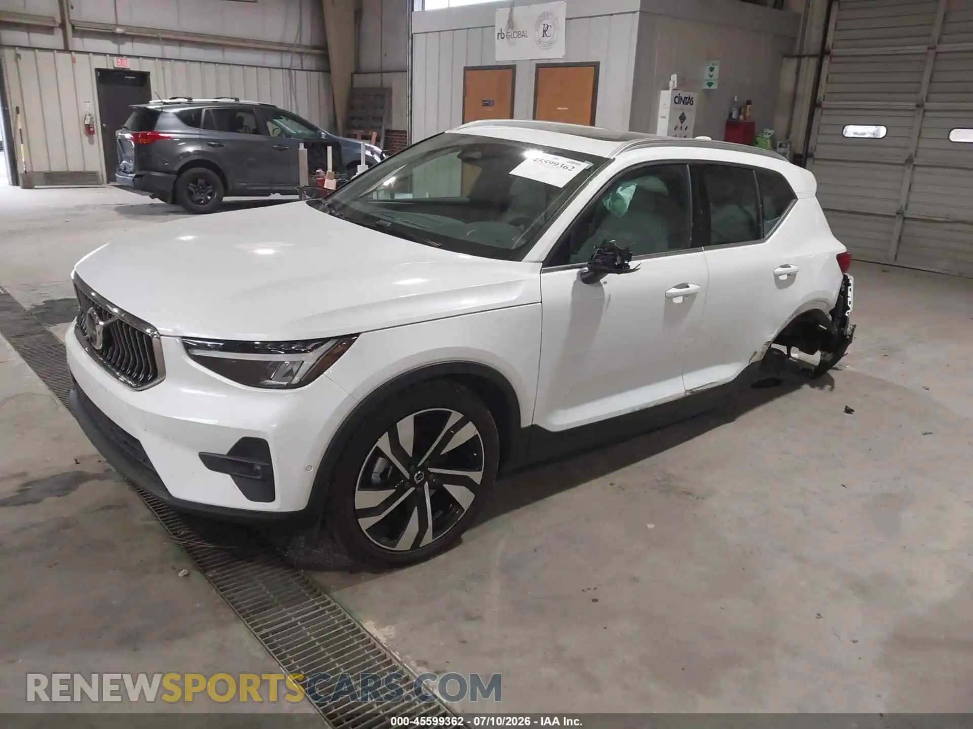 2 Фотография поврежденного автомобиля YV4L12UN9P2932222 VOLVO XC40 2023