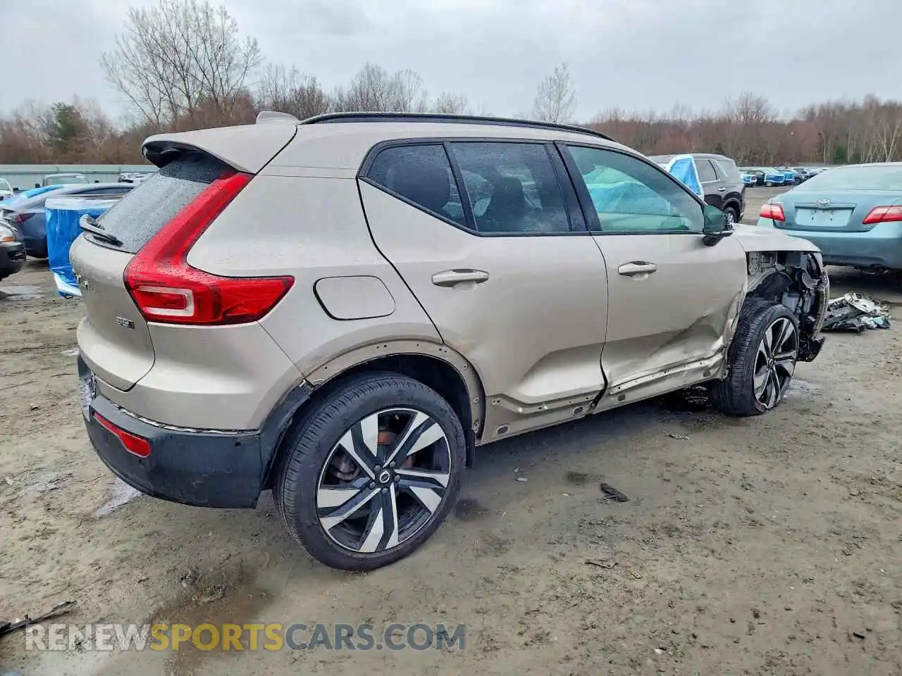 3 Photograph of a damaged car YV4L12UW2P2088906 VOLVO XC40 2023