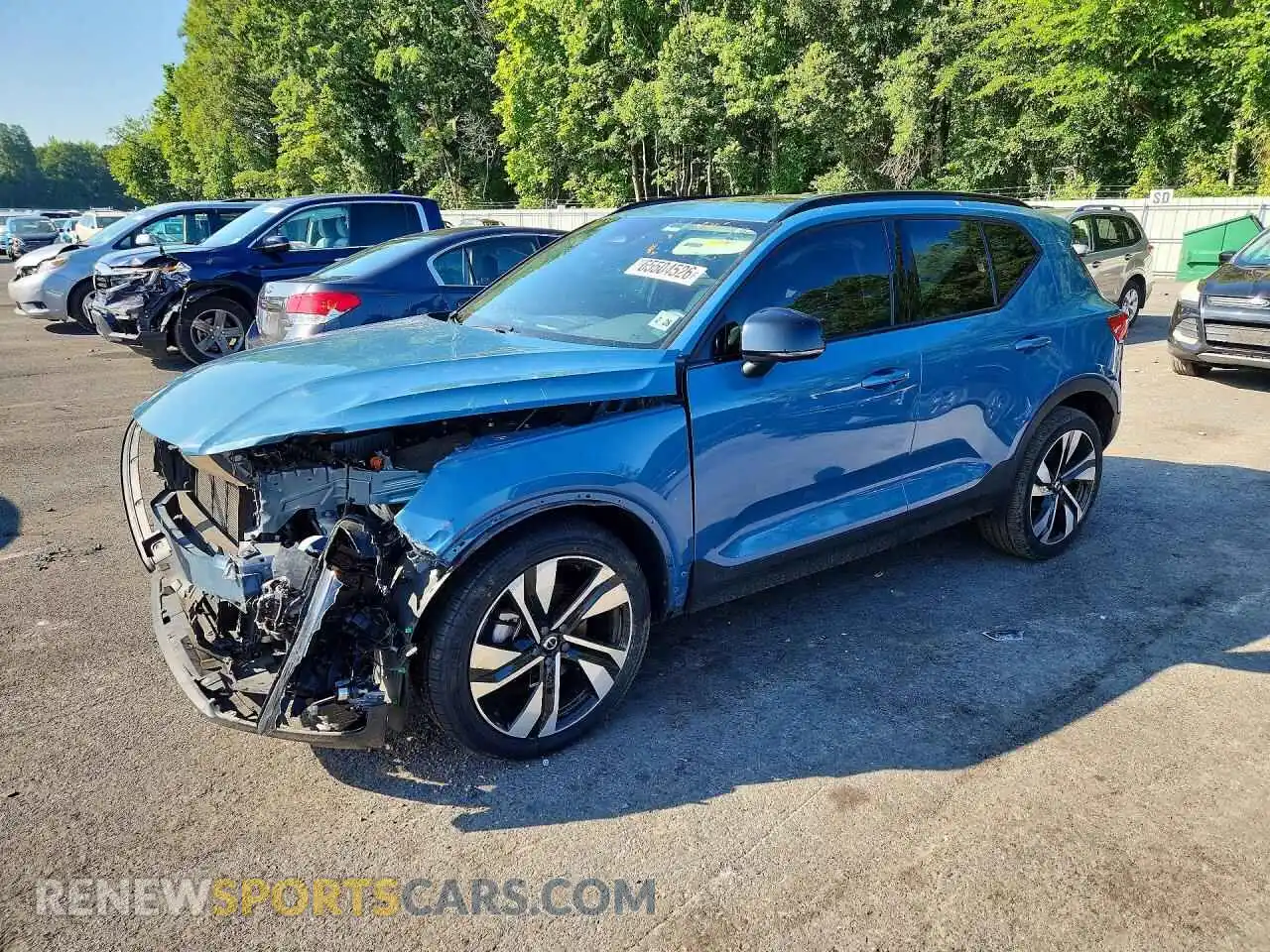 1 Photograph of a damaged car YV4L12UW8P2031822 VOLVO XC40 2023