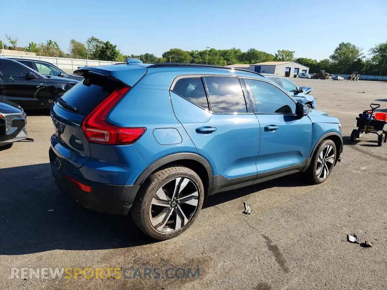 3 Photograph of a damaged car YV4L12UW8P2031822 VOLVO XC40 2023