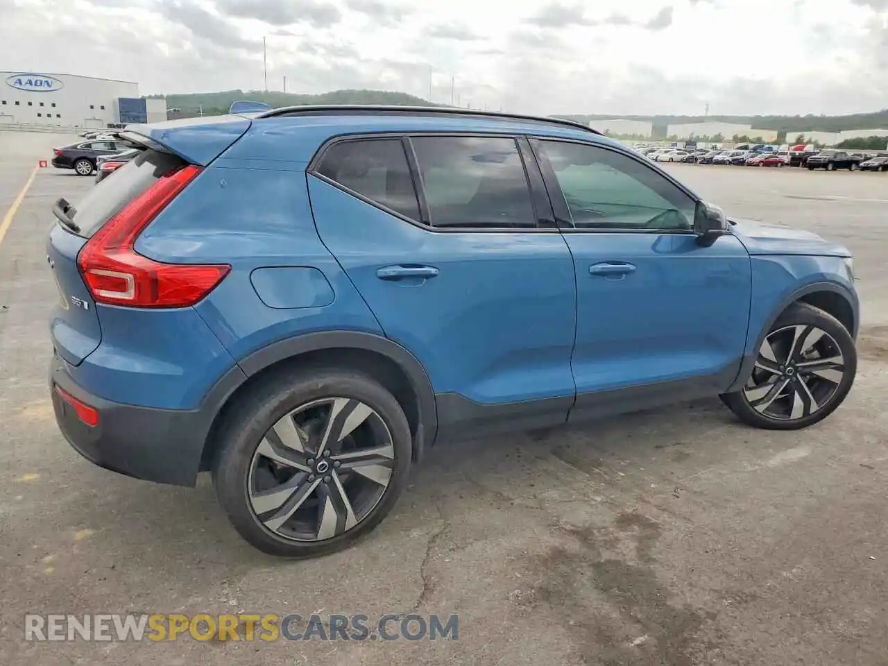 3 Photograph of a damaged car YV4L12UX2P2023689 VOLVO XC40 2023