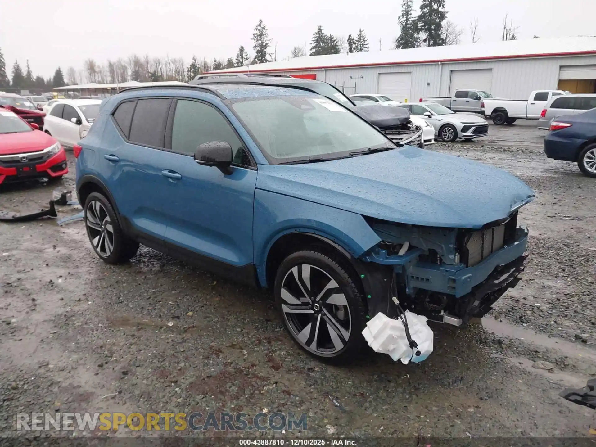 1 Photograph of a damaged car YV4L12UX2P2925906 VOLVO XC40 2023
