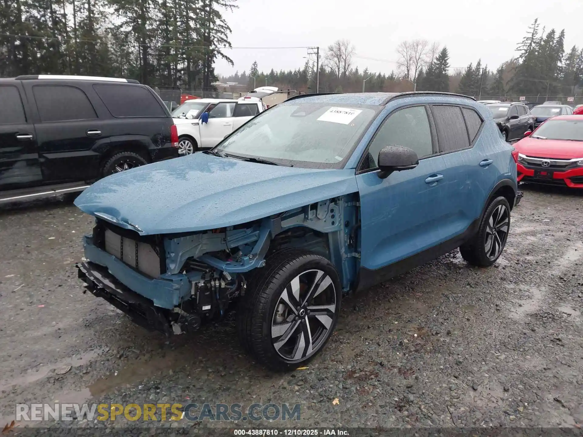 2 Photograph of a damaged car YV4L12UX2P2925906 VOLVO XC40 2023