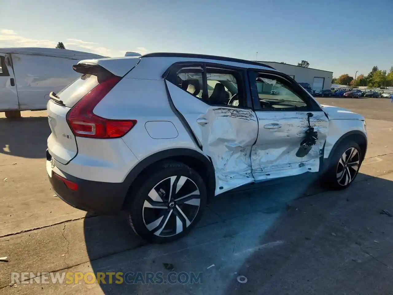 3 Photograph of a damaged car YV4L12UX4P2101969 VOLVO XC40 2023