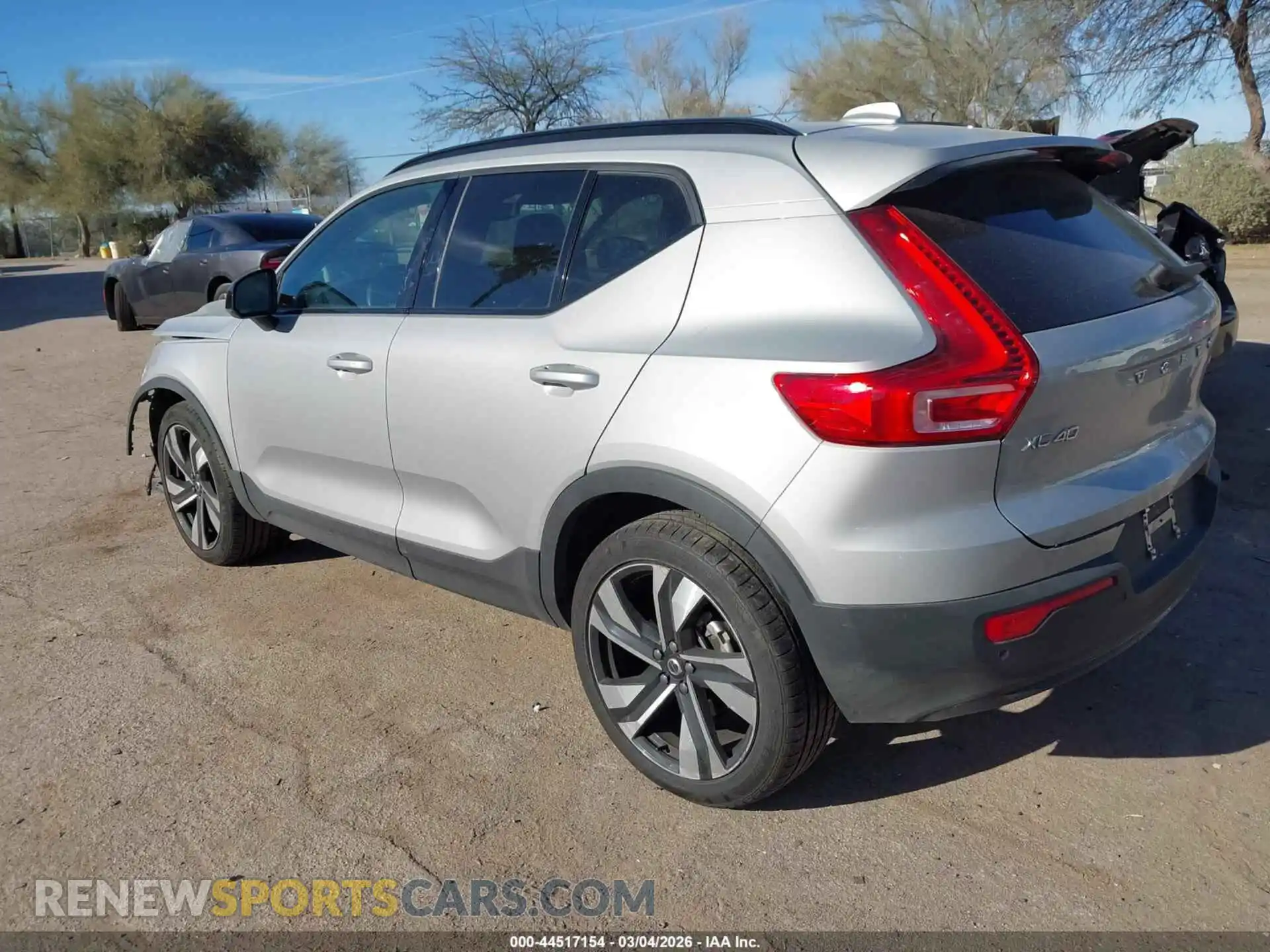 3 Photograph of a damaged car YV4L12UX5P2104377 VOLVO XC40 2023