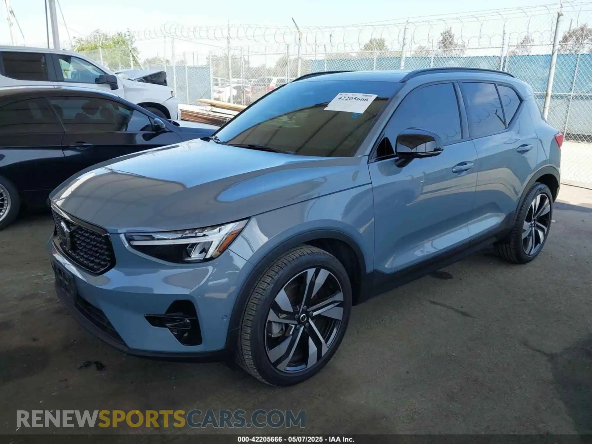 2 Photograph of a damaged car YV4L12UX9P2952245 VOLVO XC40 2023