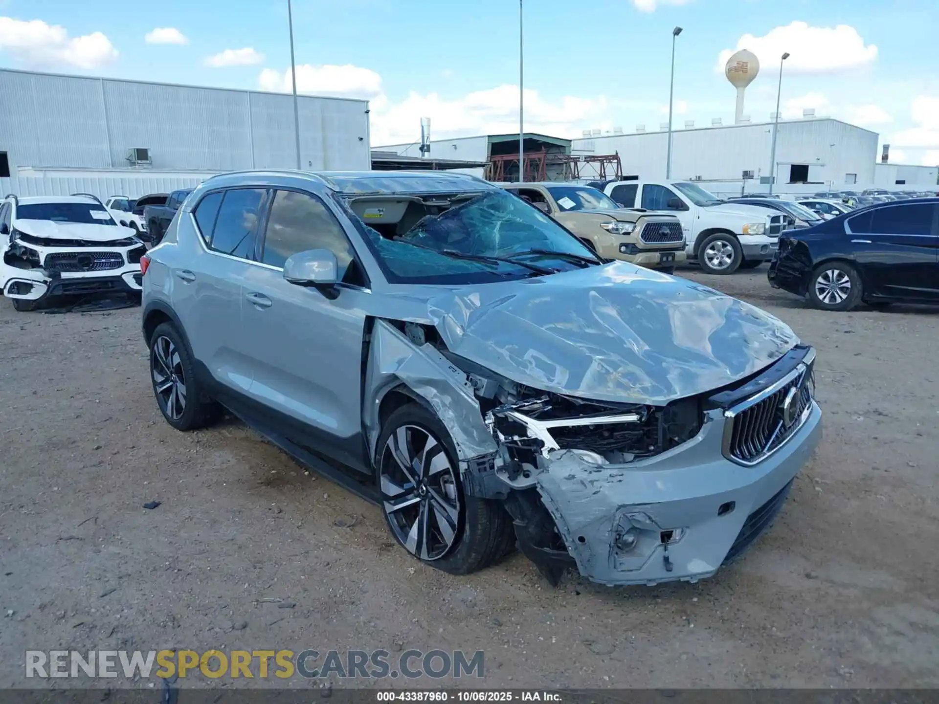 1 Фотография поврежденного автомобиля YV4L12UE9R2226001 VOLVO XC40 2024