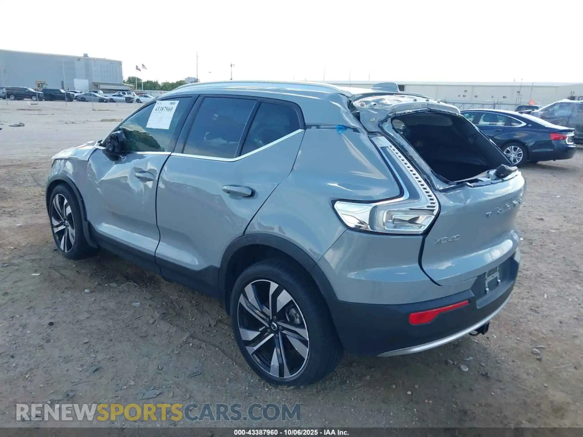 3 Фотография поврежденного автомобиля YV4L12UE9R2226001 VOLVO XC40 2024