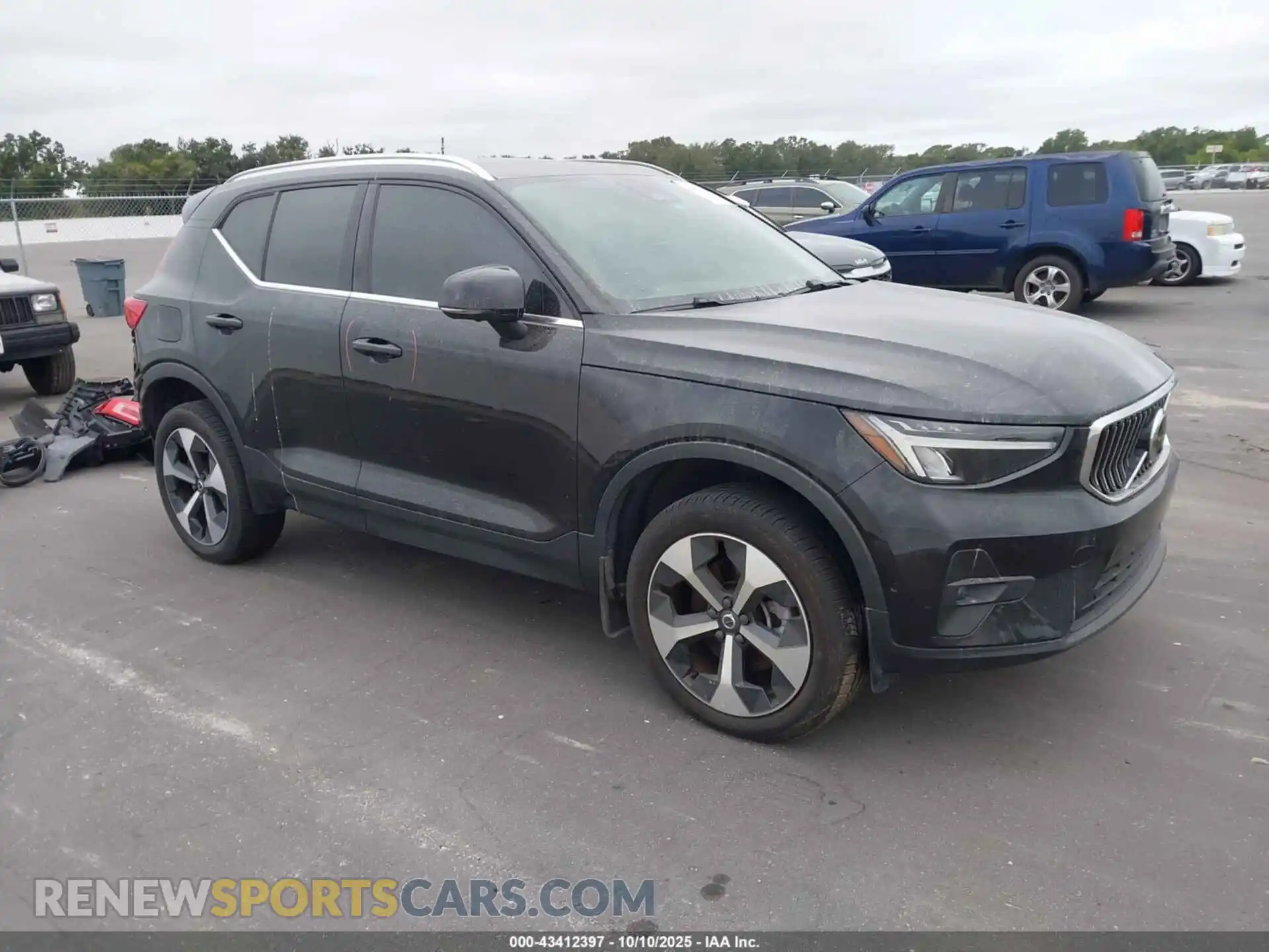 1 Фотография поврежденного автомобиля YV4L12UE9R2311100 VOLVO XC40 2024
