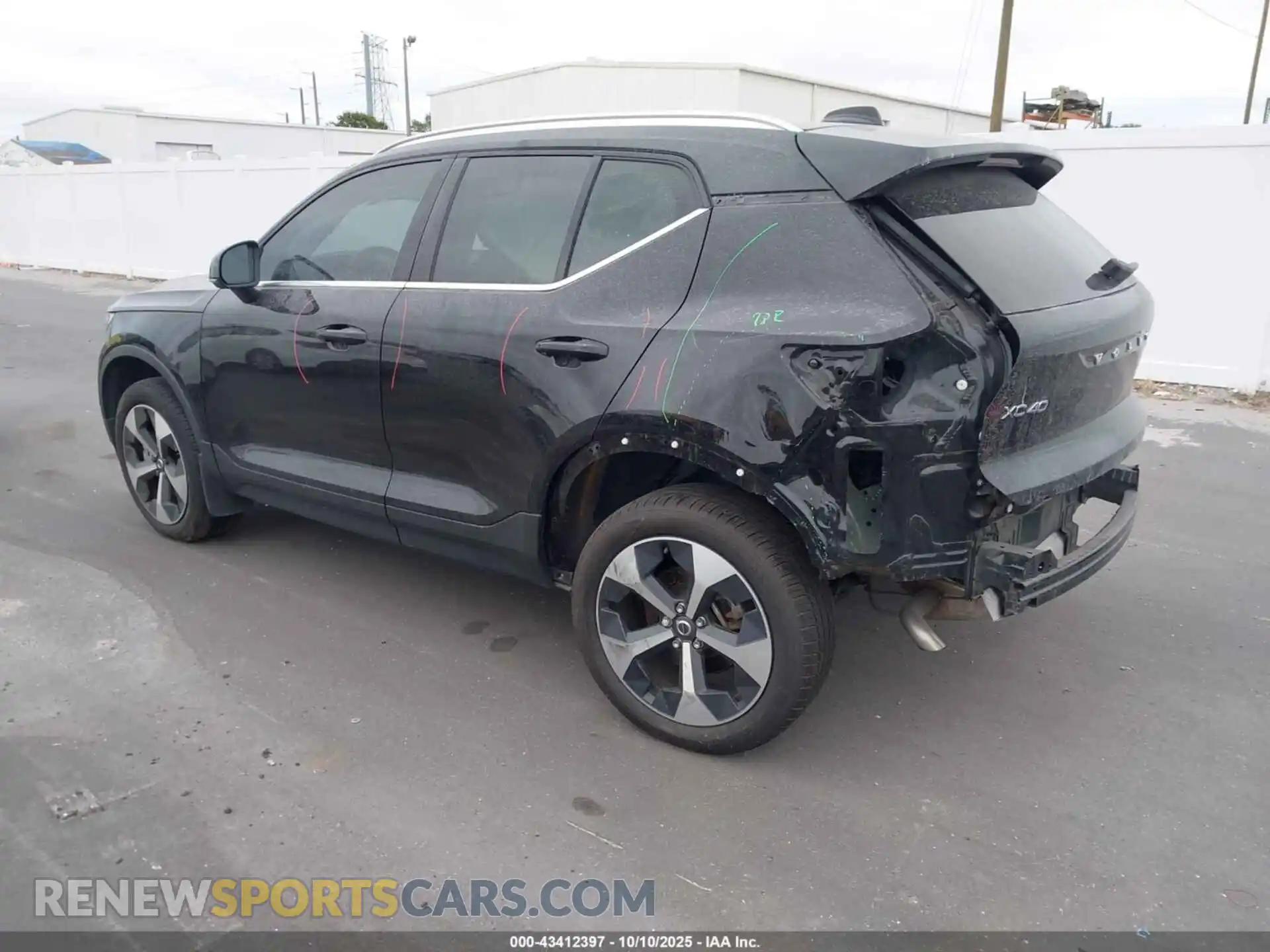 3 Фотография поврежденного автомобиля YV4L12UE9R2311100 VOLVO XC40 2024