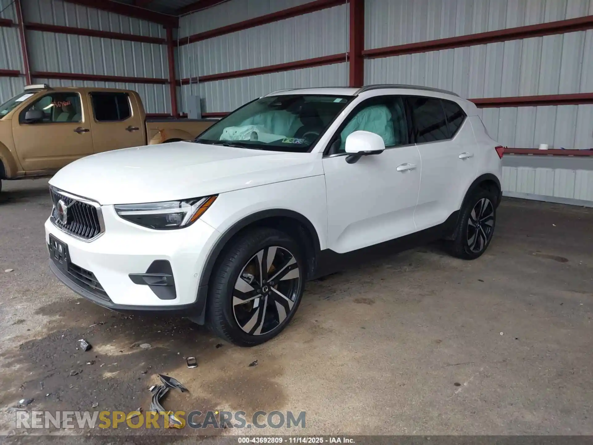 2 fotografías del automóvil dañado YV4L12UF2R2208237 VOLVO XC40 2024