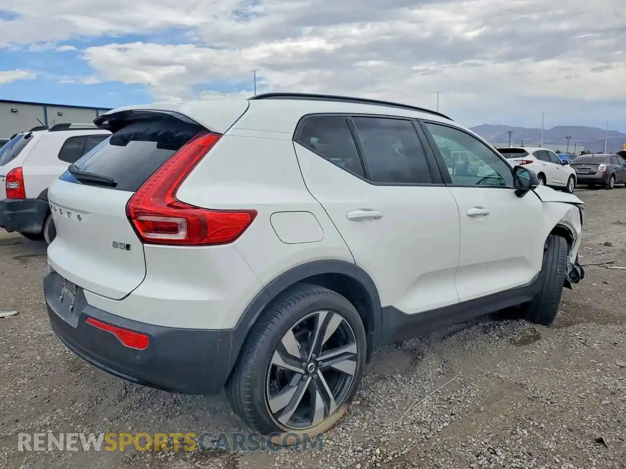 3 fotografías del automóvil dañado YV4L12UM3R2229273 VOLVO XC40 2024