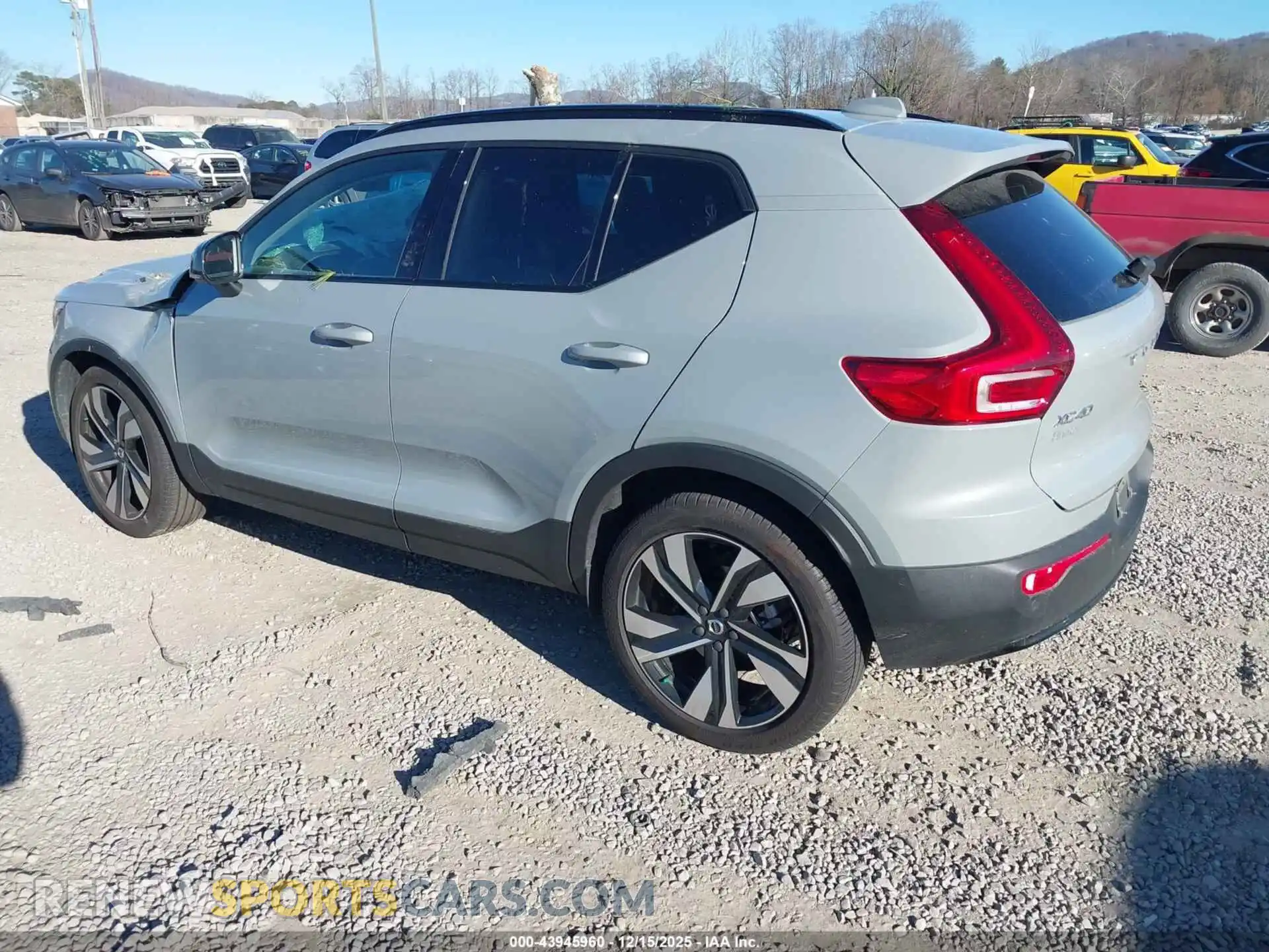 3 Photograph of a damaged car YV4L12UC6S2492483 VOLVO XC40 2025