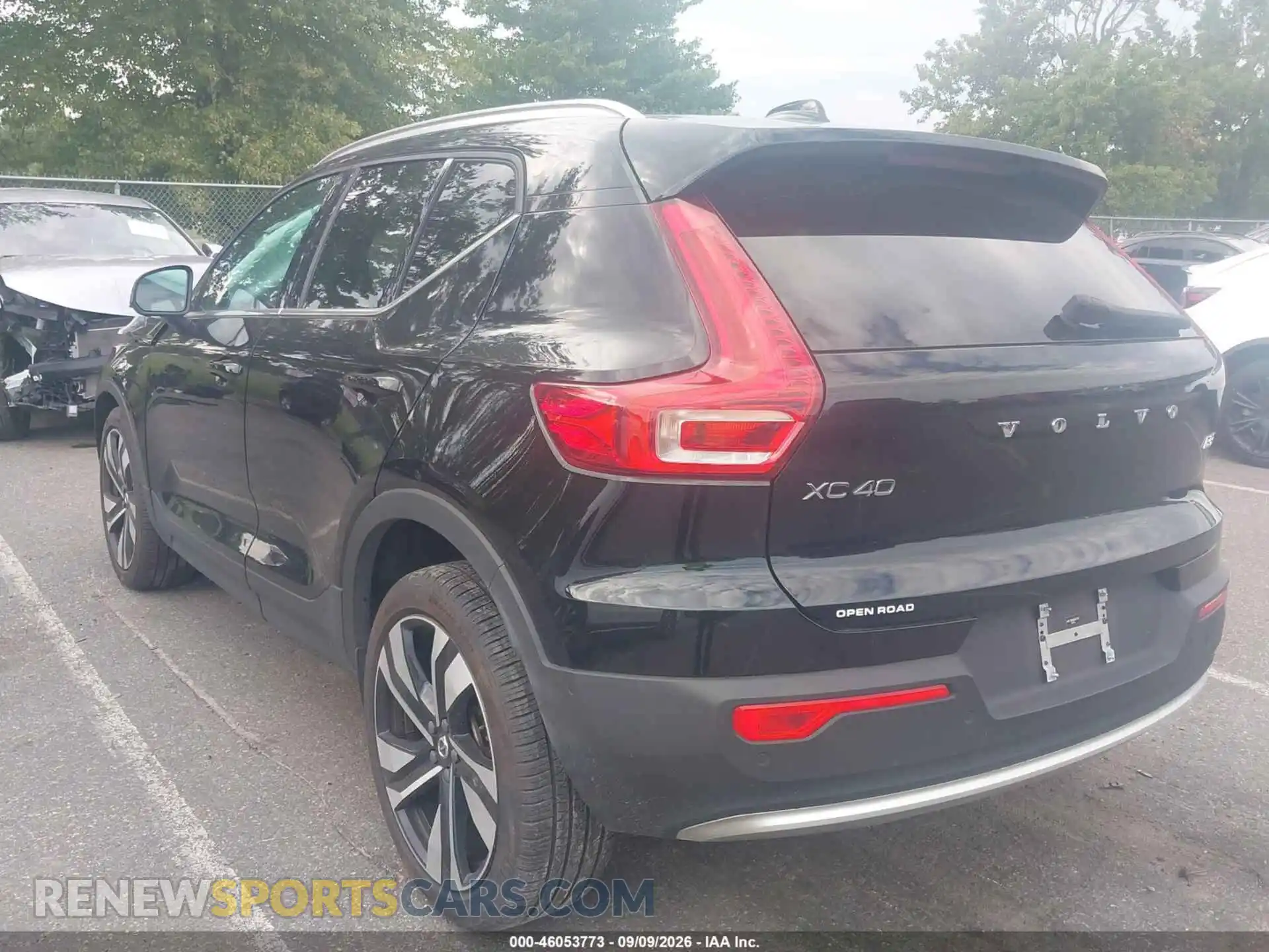3 Photograph of a damaged car YV4L12UEXS2461139 VOLVO XC40 2025