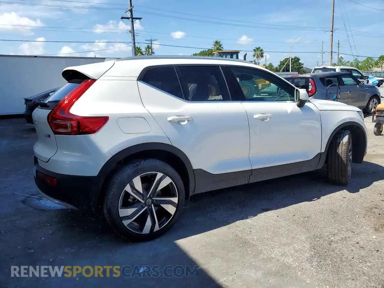 3 Photograph of a damaged car YV4L12UEXS2556624 VOLVO XC40 2025