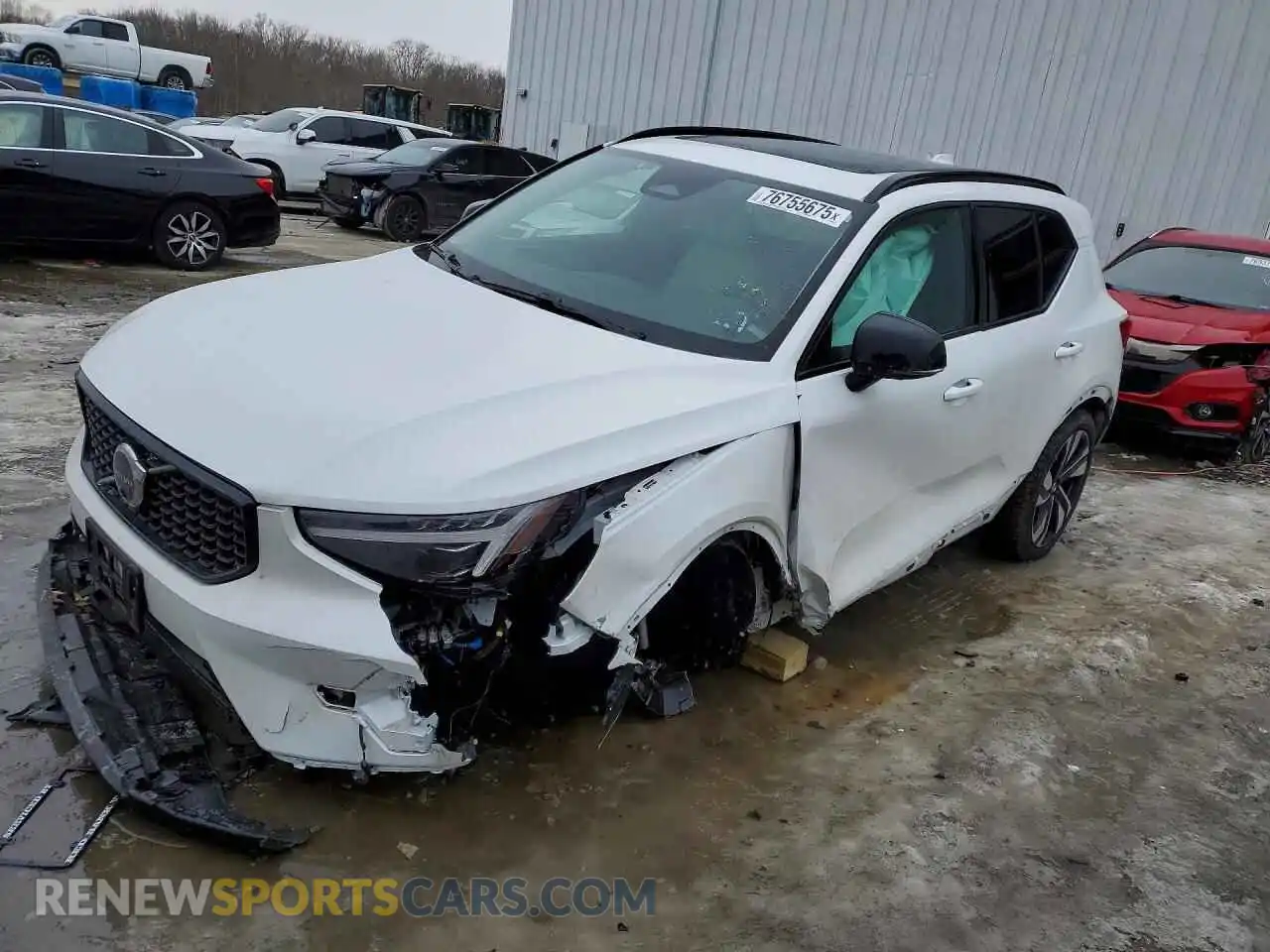 1 Photograph of a damaged car YV4L12UM0S2531450 VOLVO XC40 2025