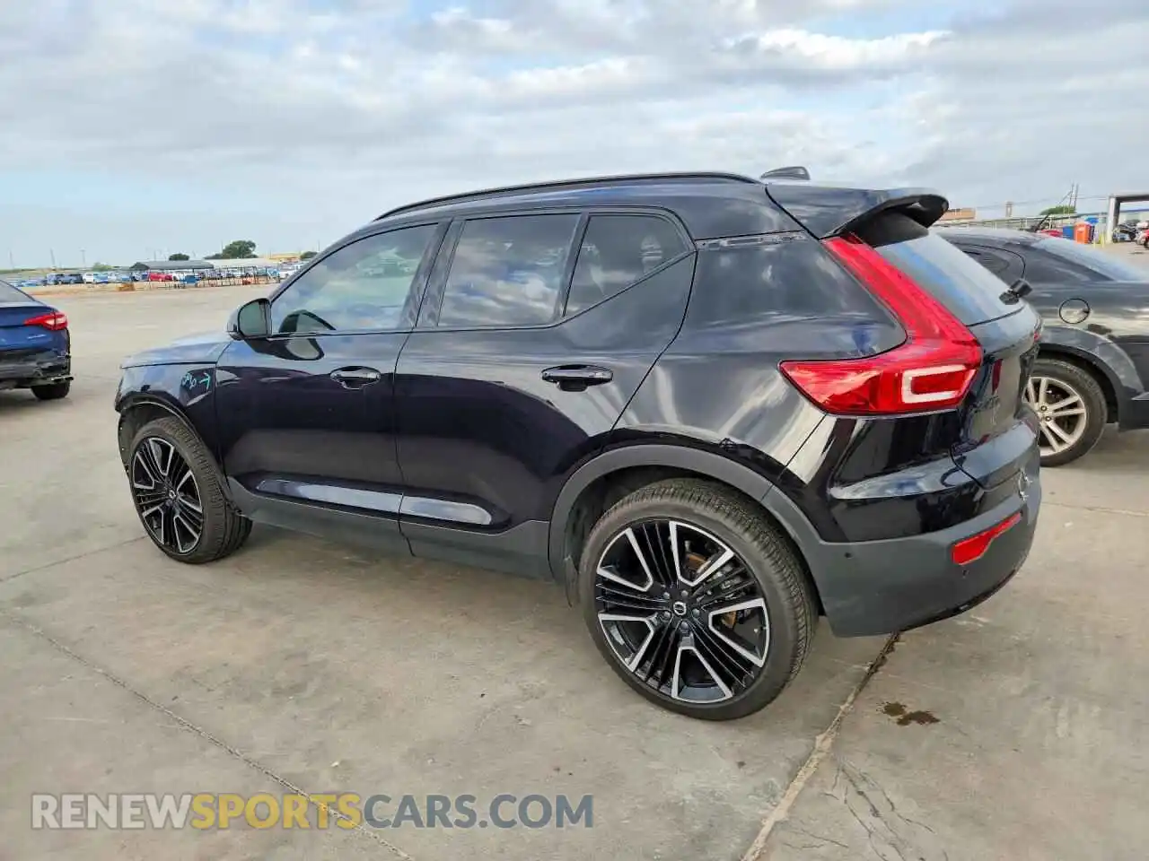 2 Photograph of a damaged car YV4L12UM8S2572294 VOLVO XC40 2025