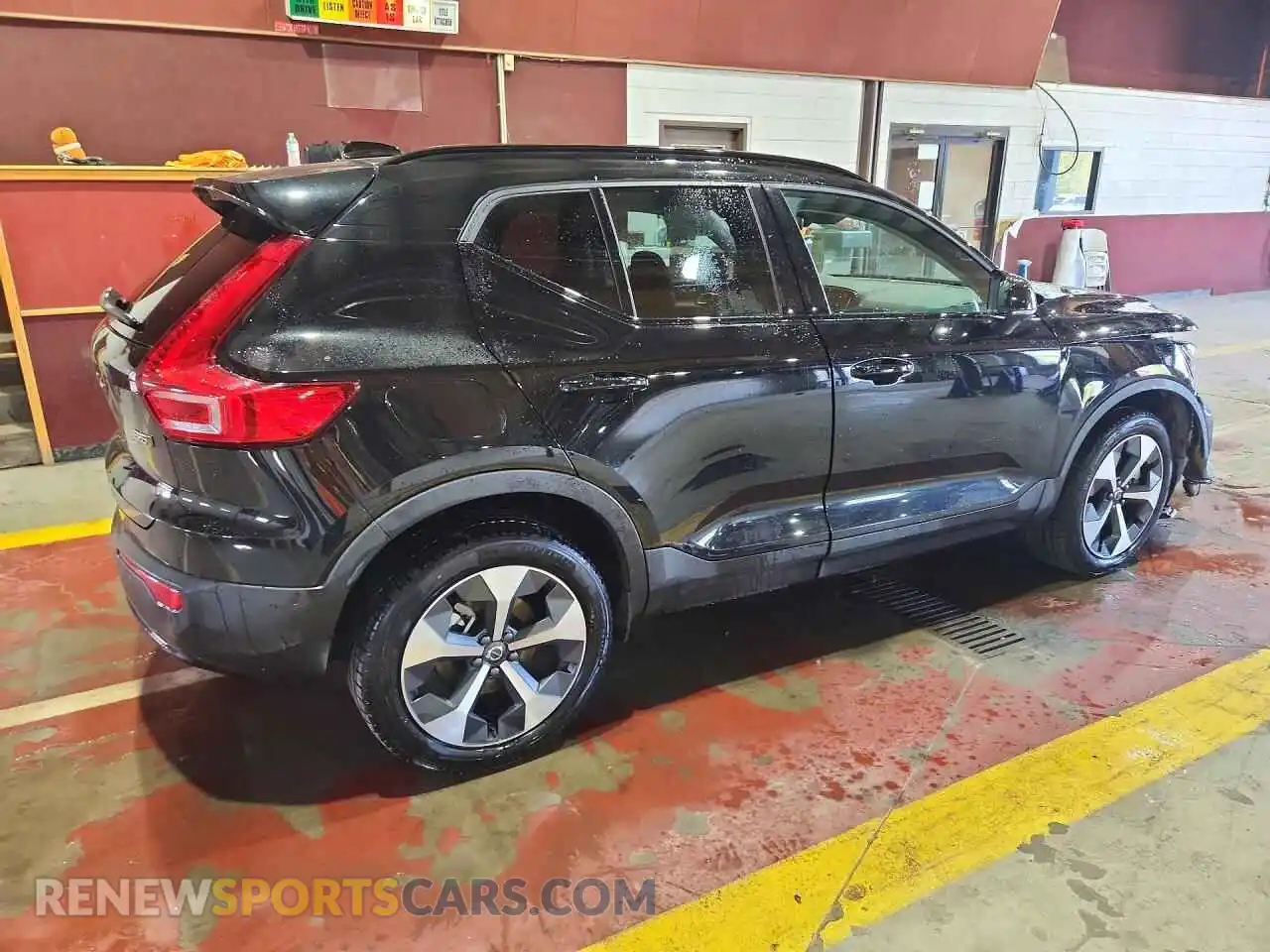 3 Фотография поврежденного автомобиля YV4L12UCXT2759920 VOLVO XC40 2026