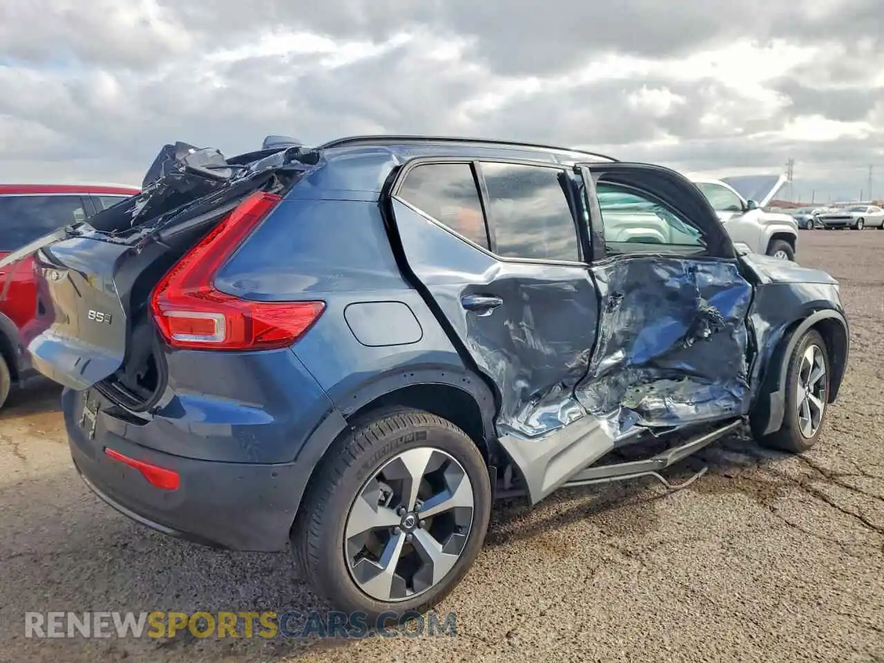 3 Фотография поврежденного автомобиля YV4L12UCXT2814625 VOLVO XC40 2026