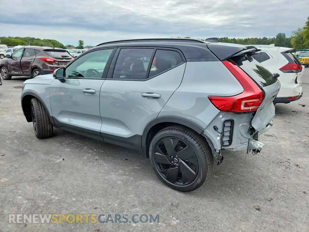 2 Фотография поврежденного автомобиля YV4L12UD0T2801570 VOLVO XC40 2026