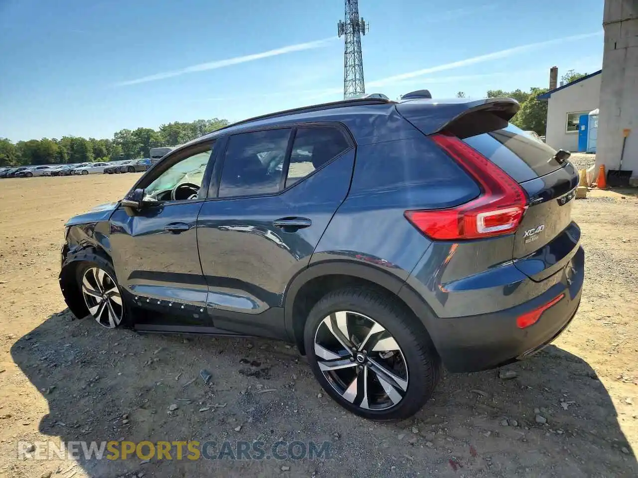 2 fotografías del automóvil dañado YV4L12UMXT2762244 VOLVO XC40 2026