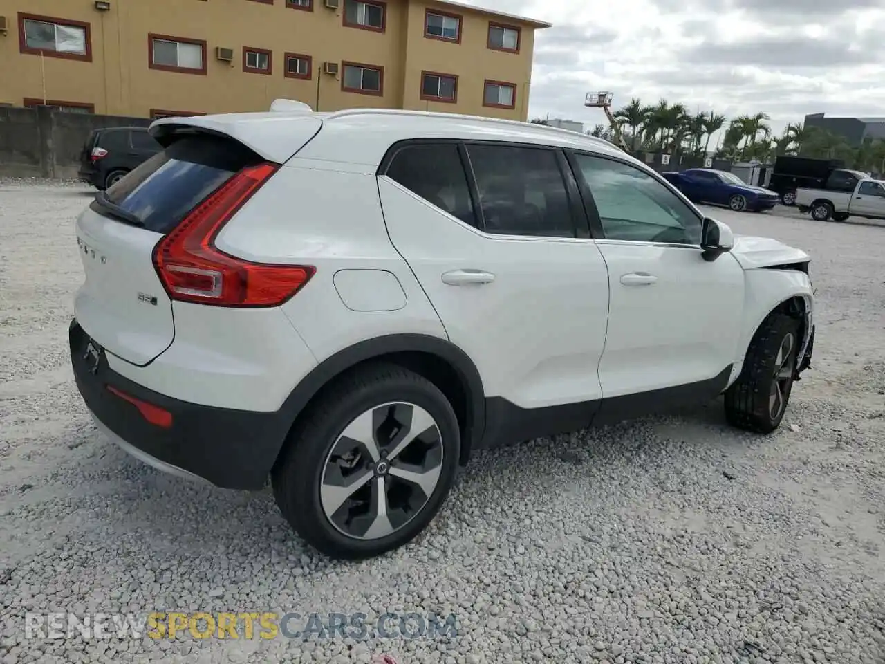 3 Photograph of a damaged car YV4L12UE7R2283166 VOLVO XC40 PLUS 2024