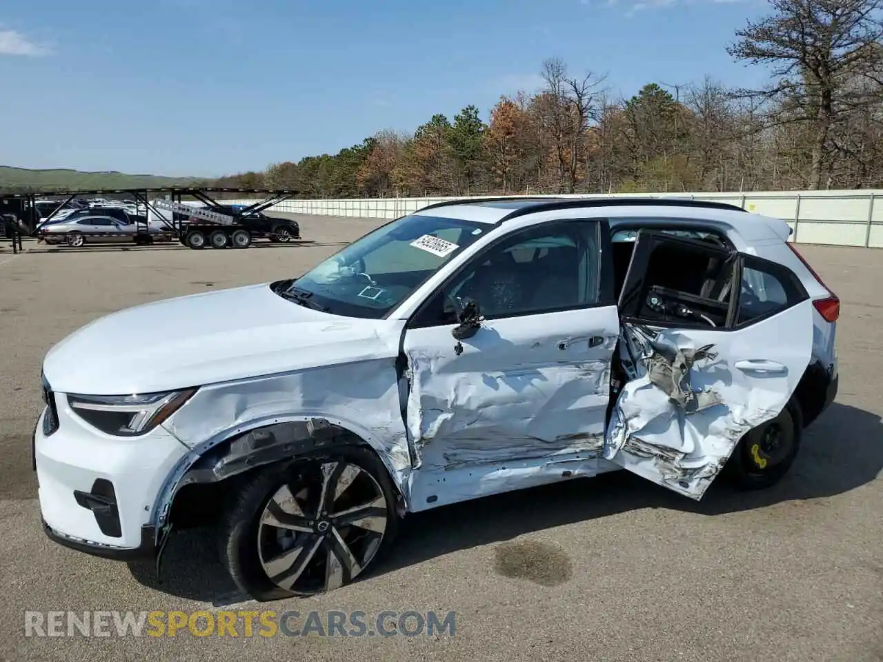 1 Photograph of a damaged car YV4L12UL7R2256399 VOLVO XC40 PLUS 2024