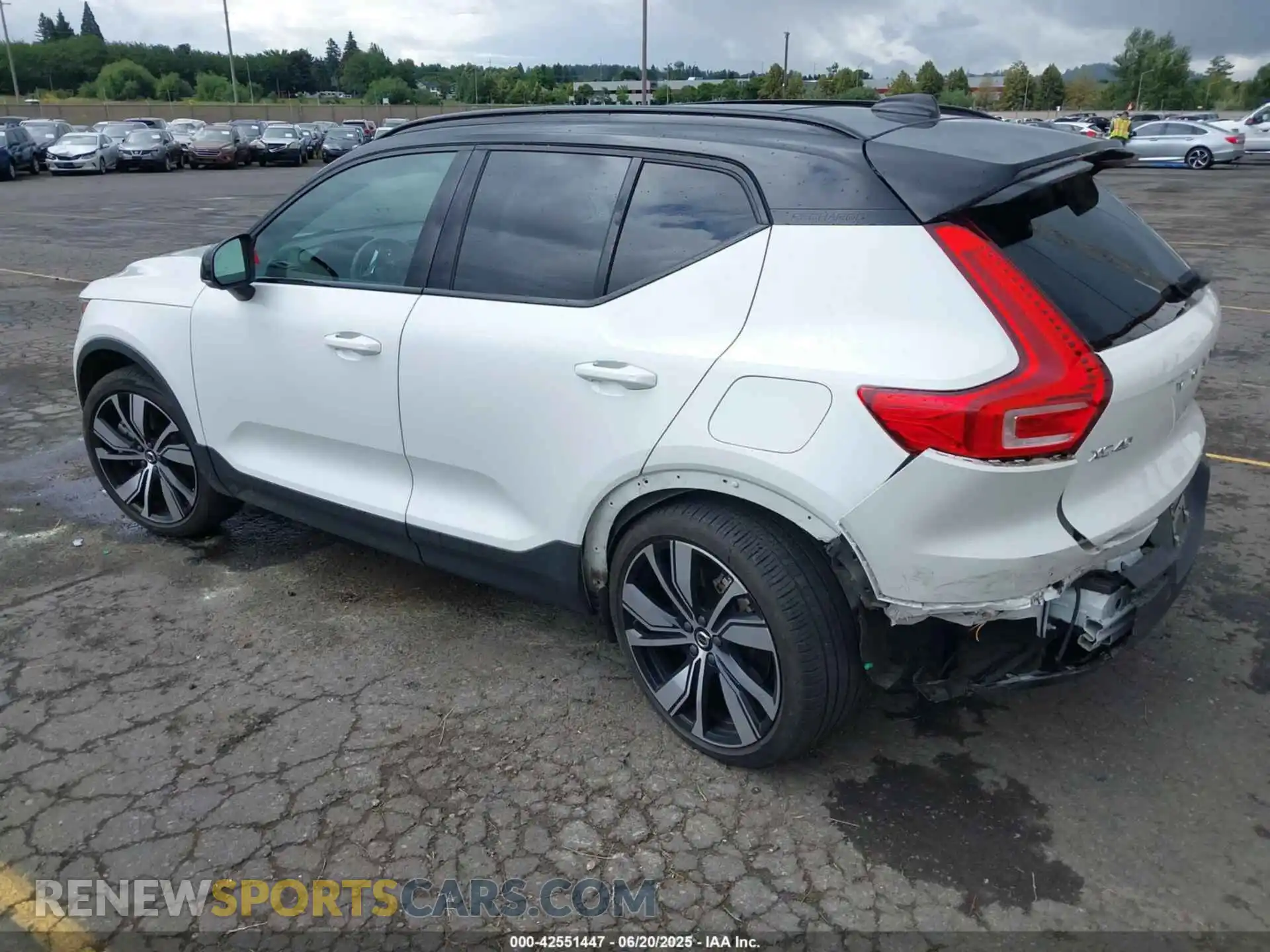 3 fotografías del automóvil dañado YV4ED3UR3M2612978 VOLVO XC40 RECHARGE PURE ELECTRIC 2021