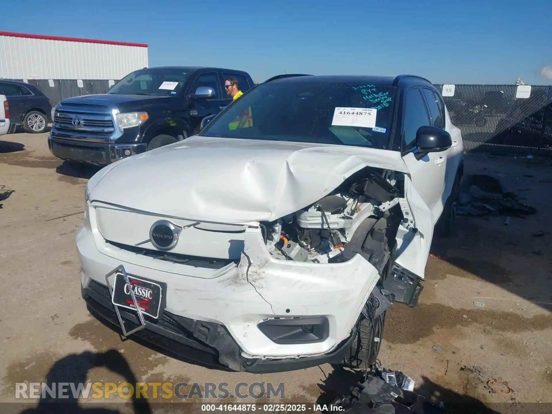 2 fotografías del automóvil dañado YV4ED3URXM2538118 VOLVO XC40 RECHARGE PURE ELECTRIC 2021