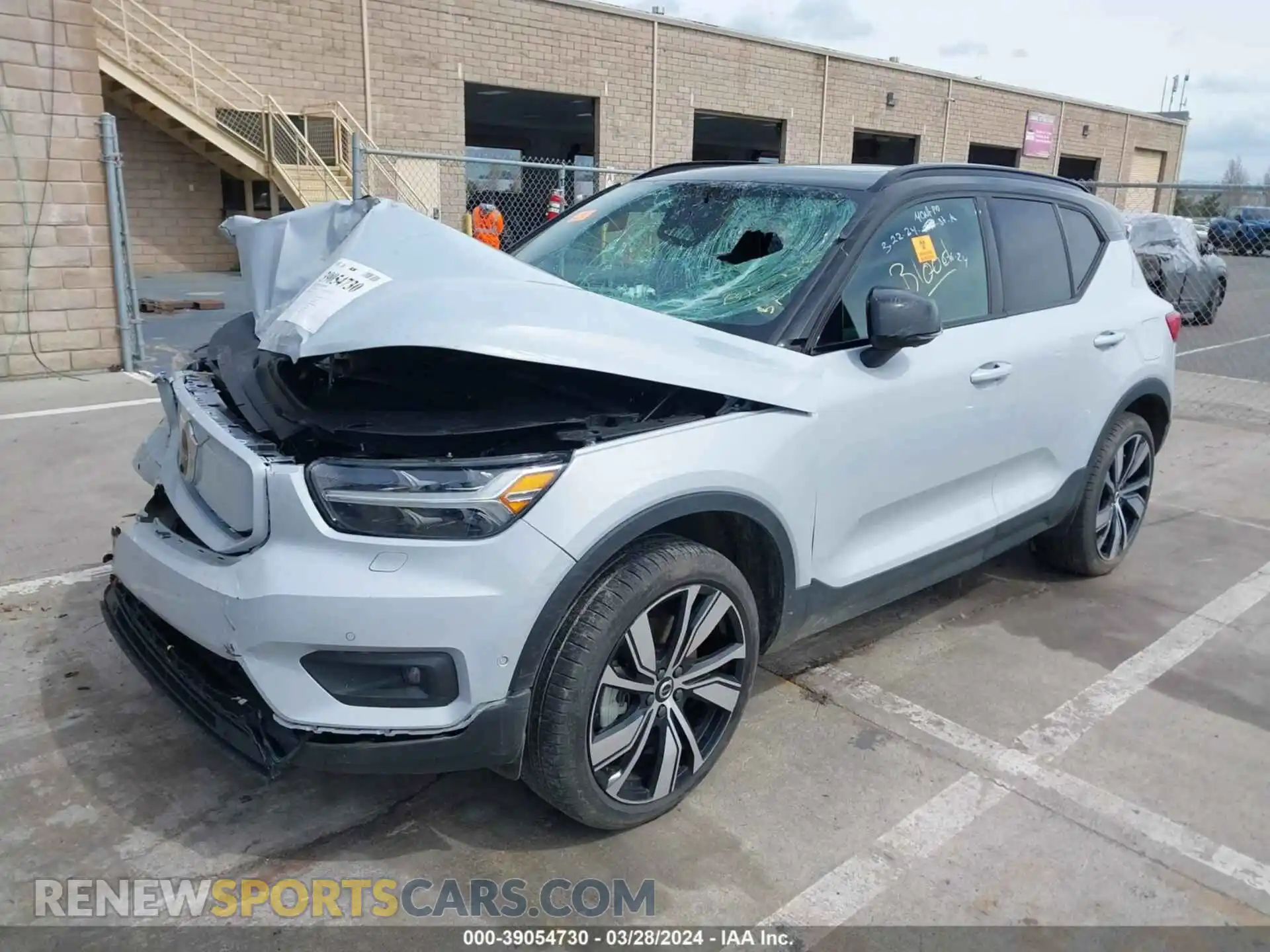 2 fotografías del automóvil dañado YV4ED3UR9N2780237 VOLVO XC40 RECHARGE PURE ELECTRIC 2022