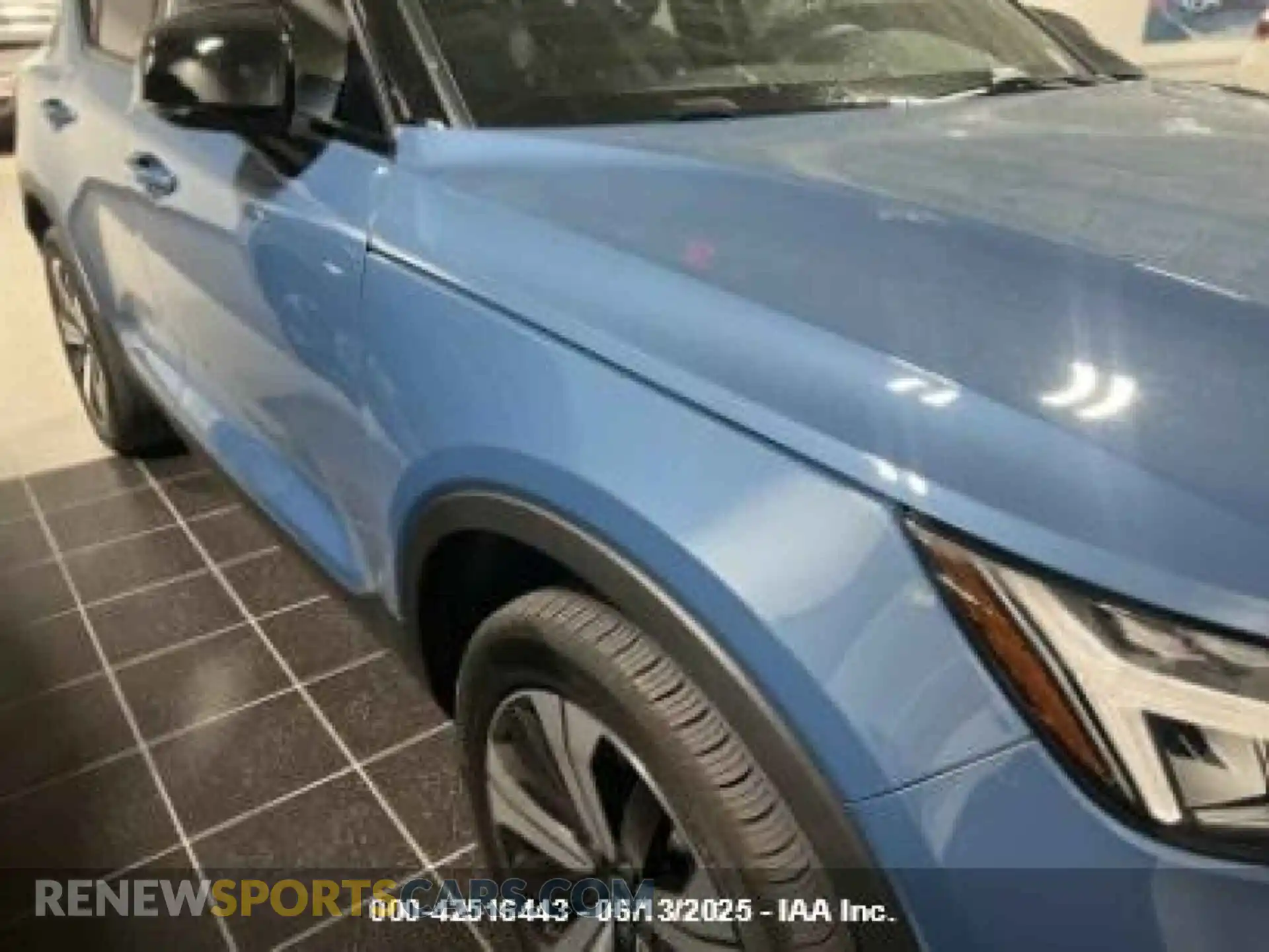 2 fotografías del automóvil dañado YV4ED3UK2P2974758 VOLVO XC40 RECHARGE PURE ELECTRIC 2023