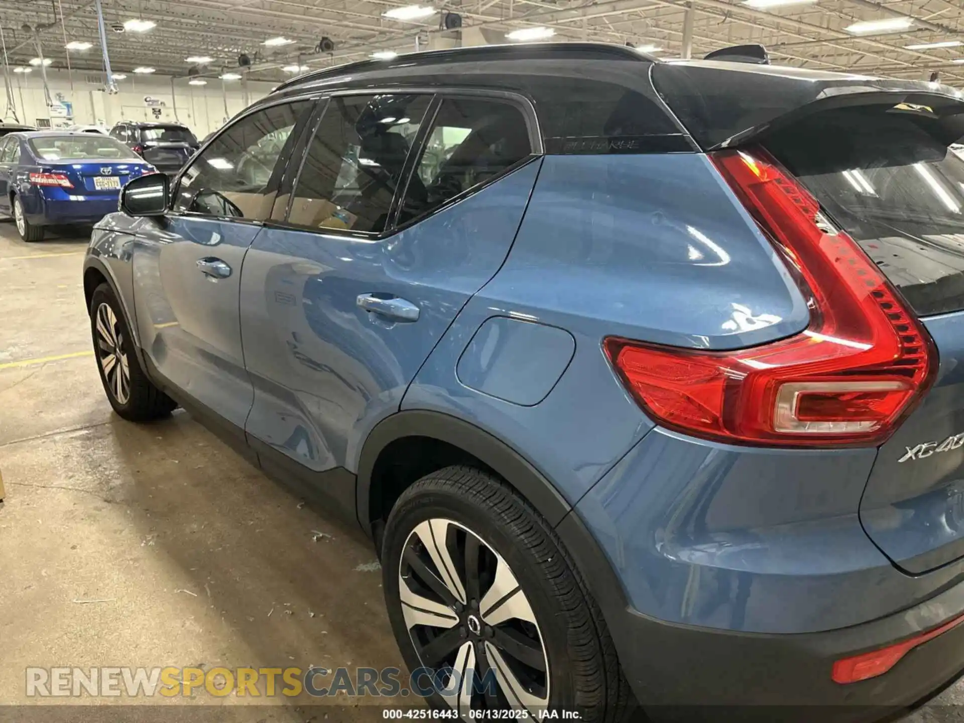3 fotografías del automóvil dañado YV4ED3UK2P2974758 VOLVO XC40 RECHARGE PURE ELECTRIC 2023
