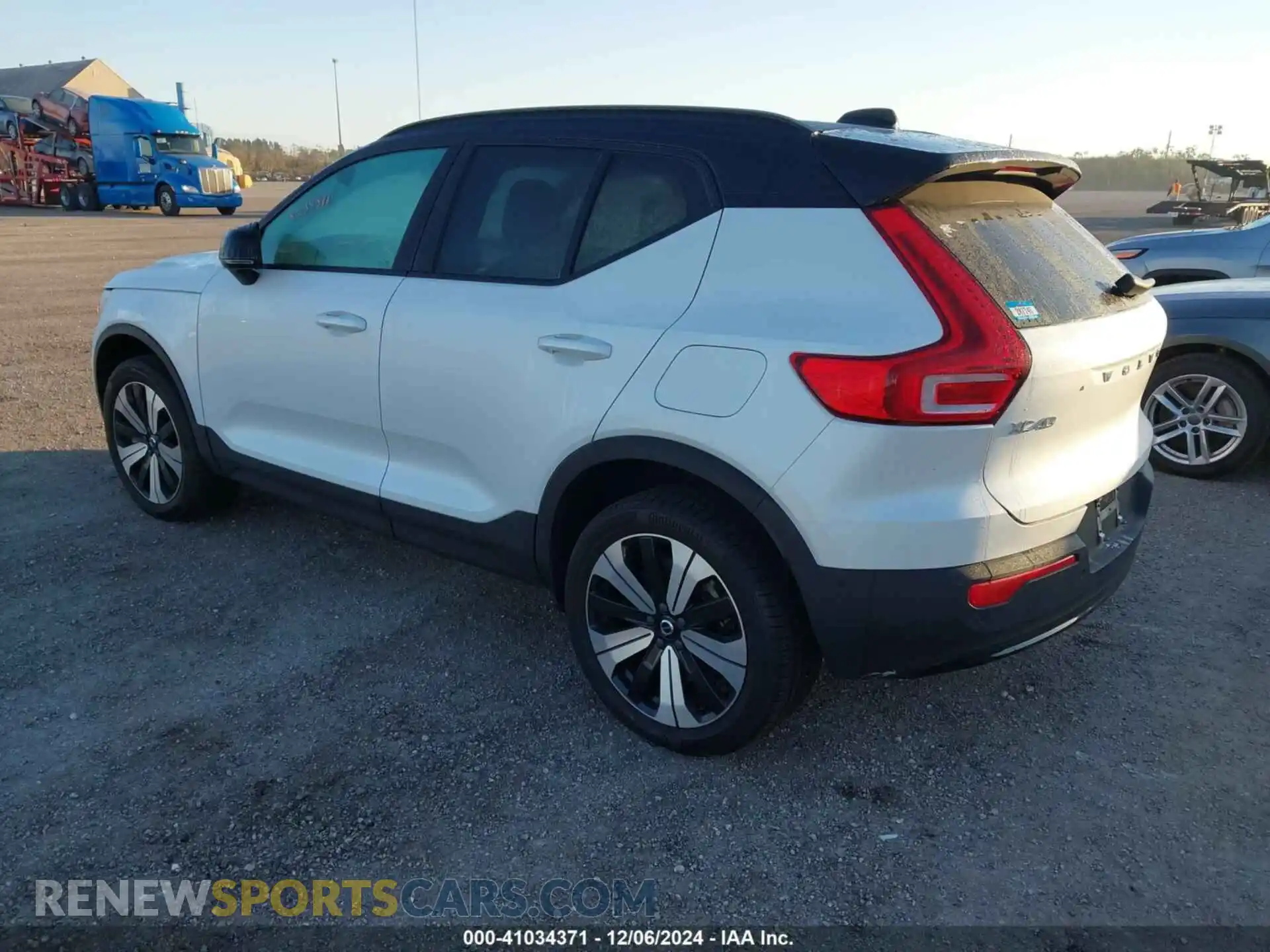 3 fotografías del automóvil dañado YV4ED3UL1P2962660 VOLVO XC40 RECHARGE PURE ELECTRIC 2023