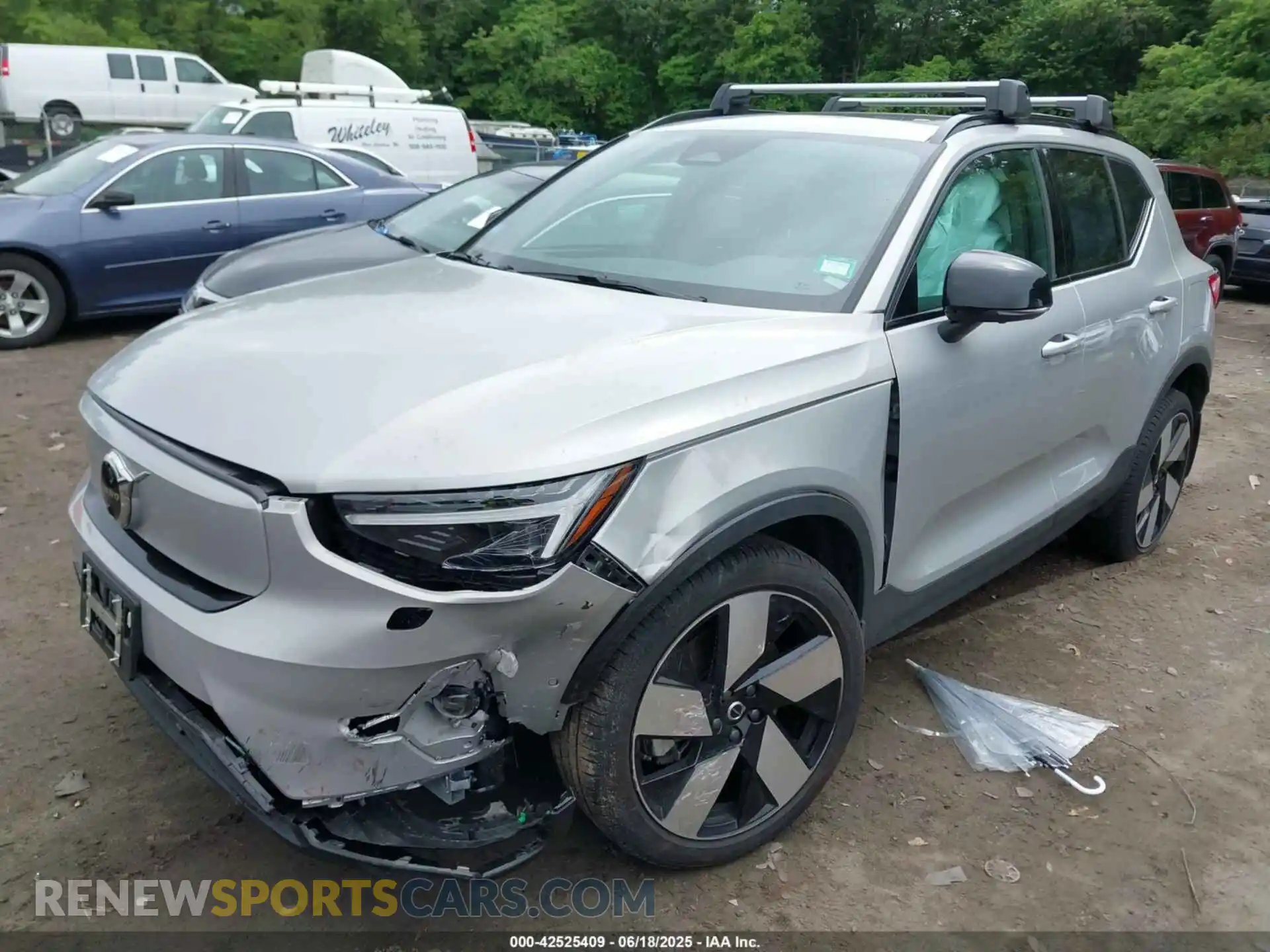 2 fotografías del automóvil dañado YV4ED3UM1P2058851 VOLVO XC40 RECHARGE PURE ELECTRIC 2023