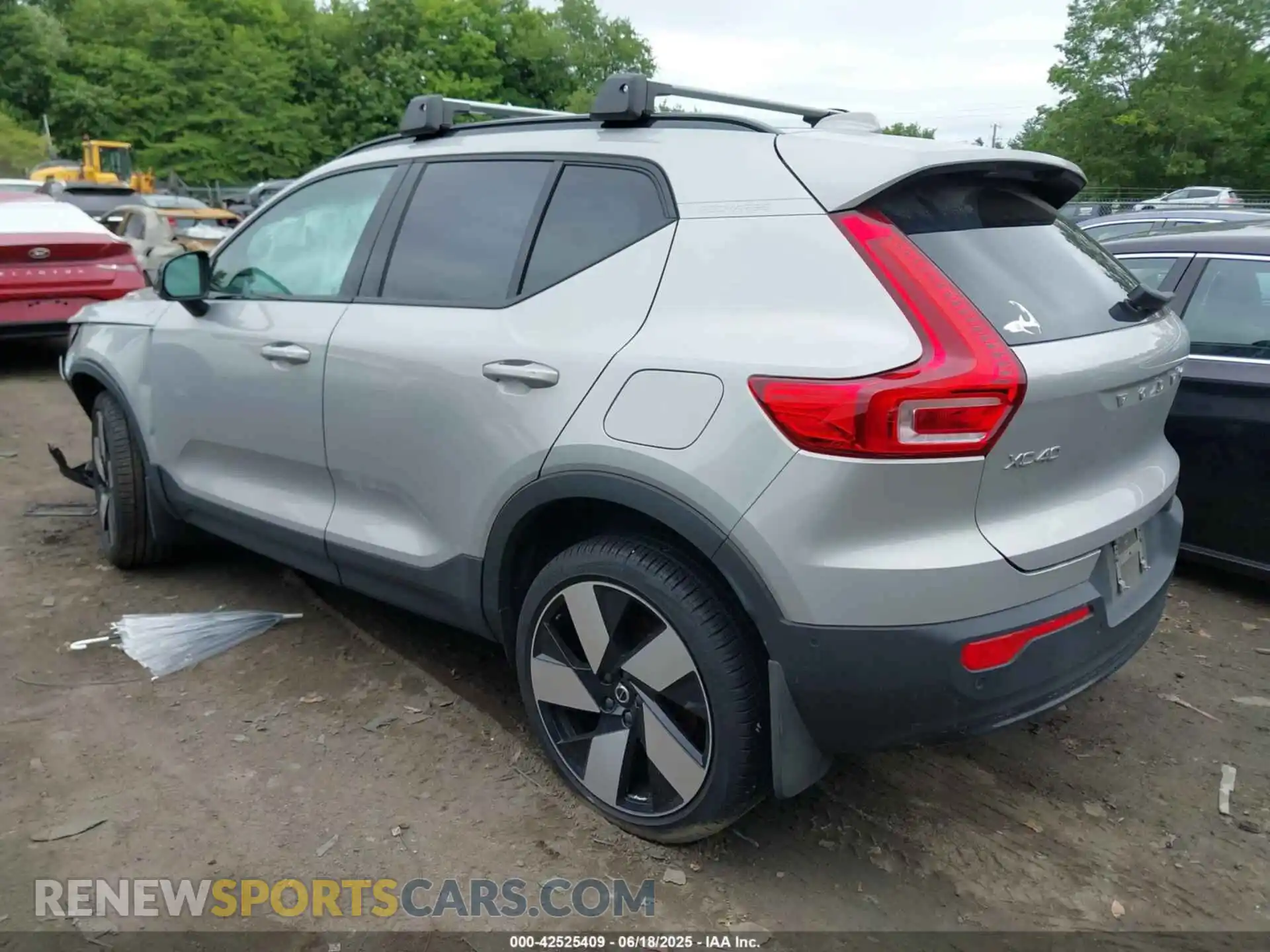 3 fotografías del automóvil dañado YV4ED3UM1P2058851 VOLVO XC40 RECHARGE PURE ELECTRIC 2023