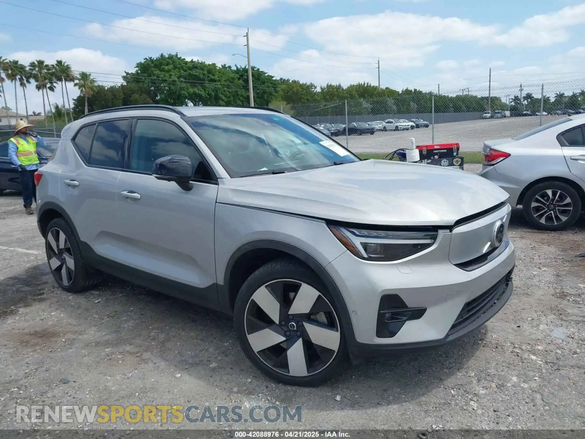 1 fotografías del automóvil dañado YV4ED3UM5P2029904 VOLVO XC40 RECHARGE PURE ELECTRIC 2023