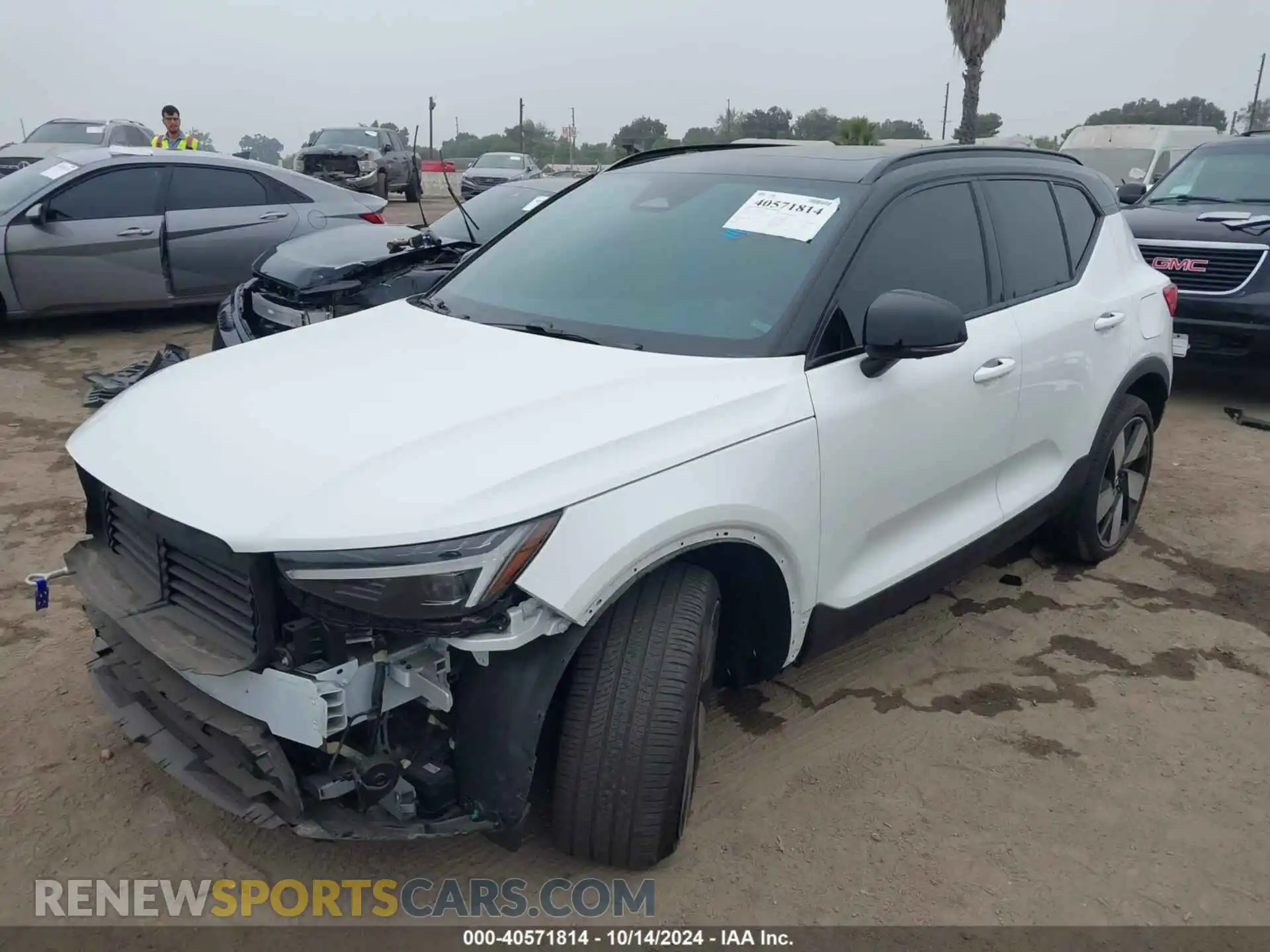 2 fotografías del automóvil dañado YV4ED3UM6P2091165 VOLVO XC40 RECHARGE PURE ELECTRIC 2023