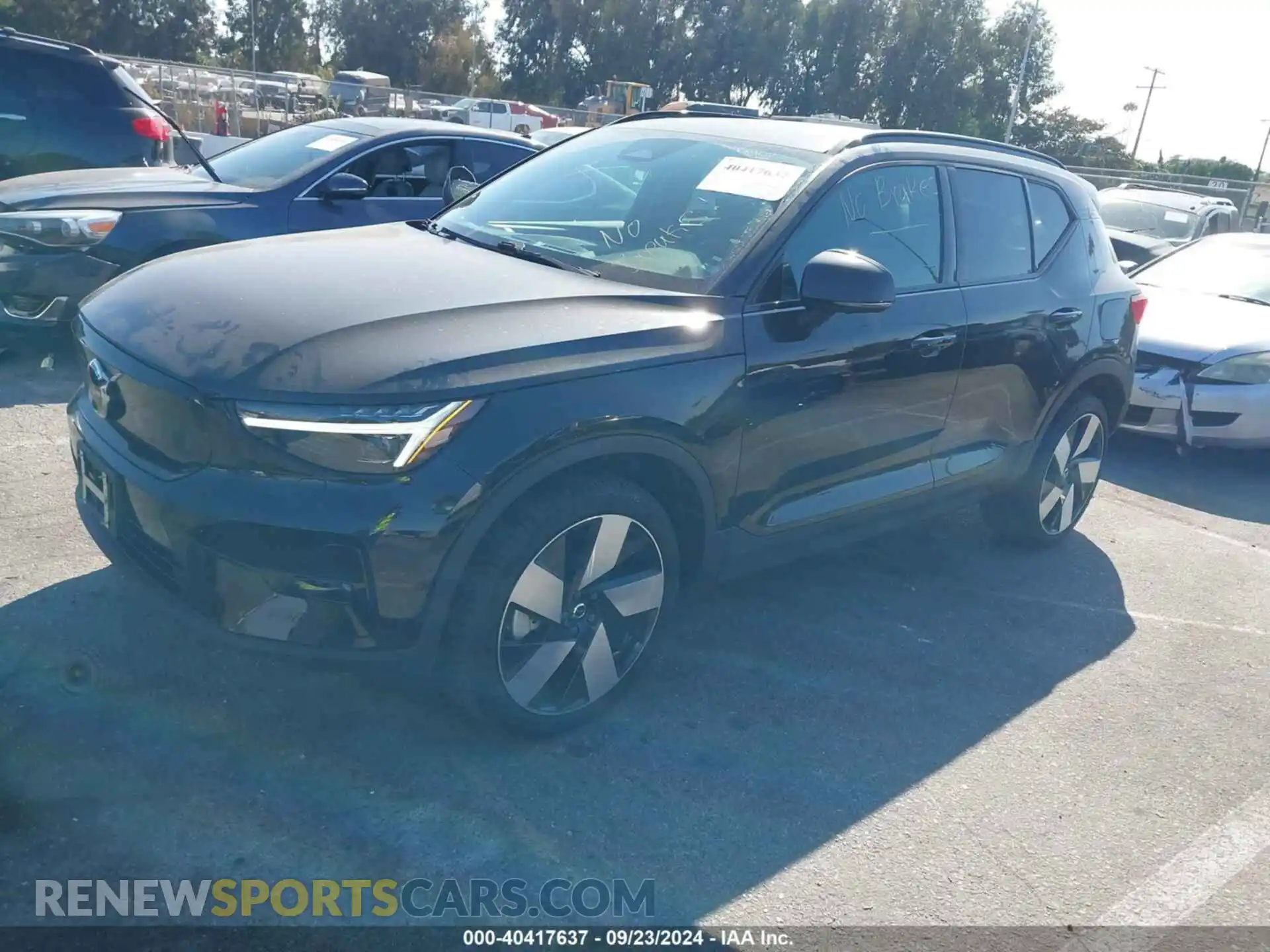 2 fotografías del automóvil dañado YV4ED3UM7P2951381 VOLVO XC40 RECHARGE PURE ELECTRIC 2023