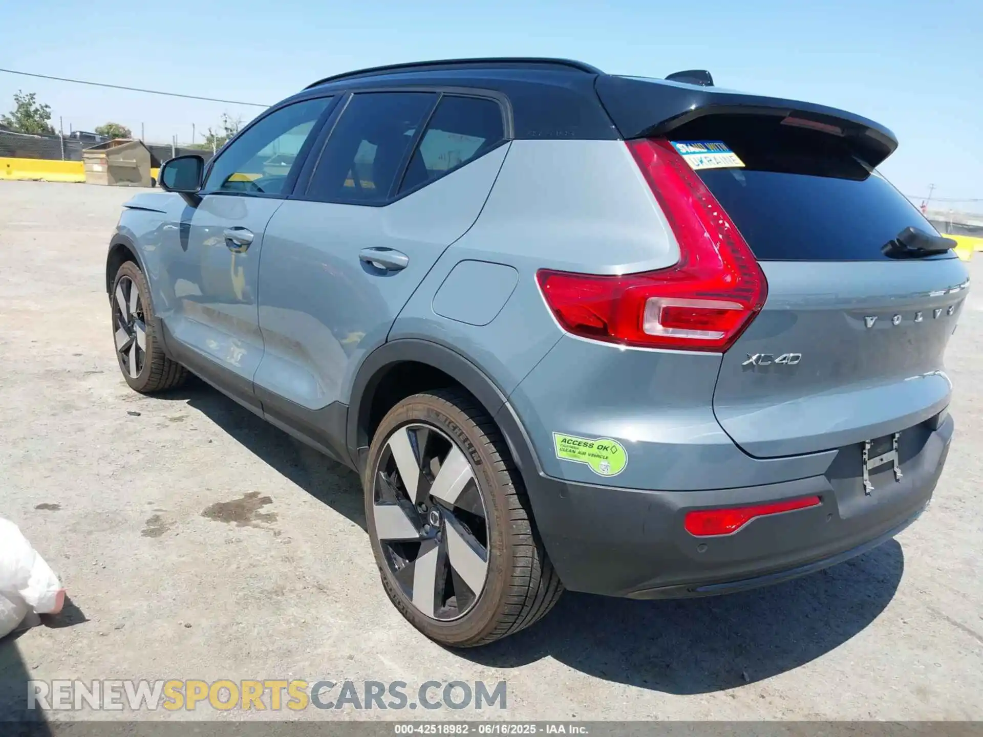 3 fotografías del automóvil dañado YV4ED3UM9P2004004 VOLVO XC40 RECHARGE PURE ELECTRIC 2023