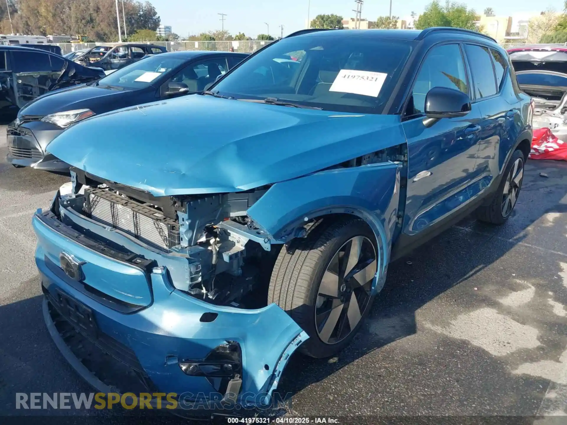 2 fotografías del automóvil dañado YV4ED3UM9P2012880 VOLVO XC40 RECHARGE PURE ELECTRIC 2023