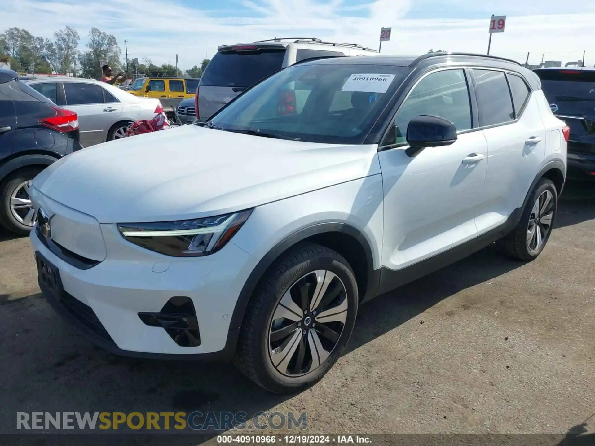 2 fotografías del automóvil dañado YV4ED3UW1P2078003 VOLVO XC40 RECHARGE PURE ELECTRIC 2023