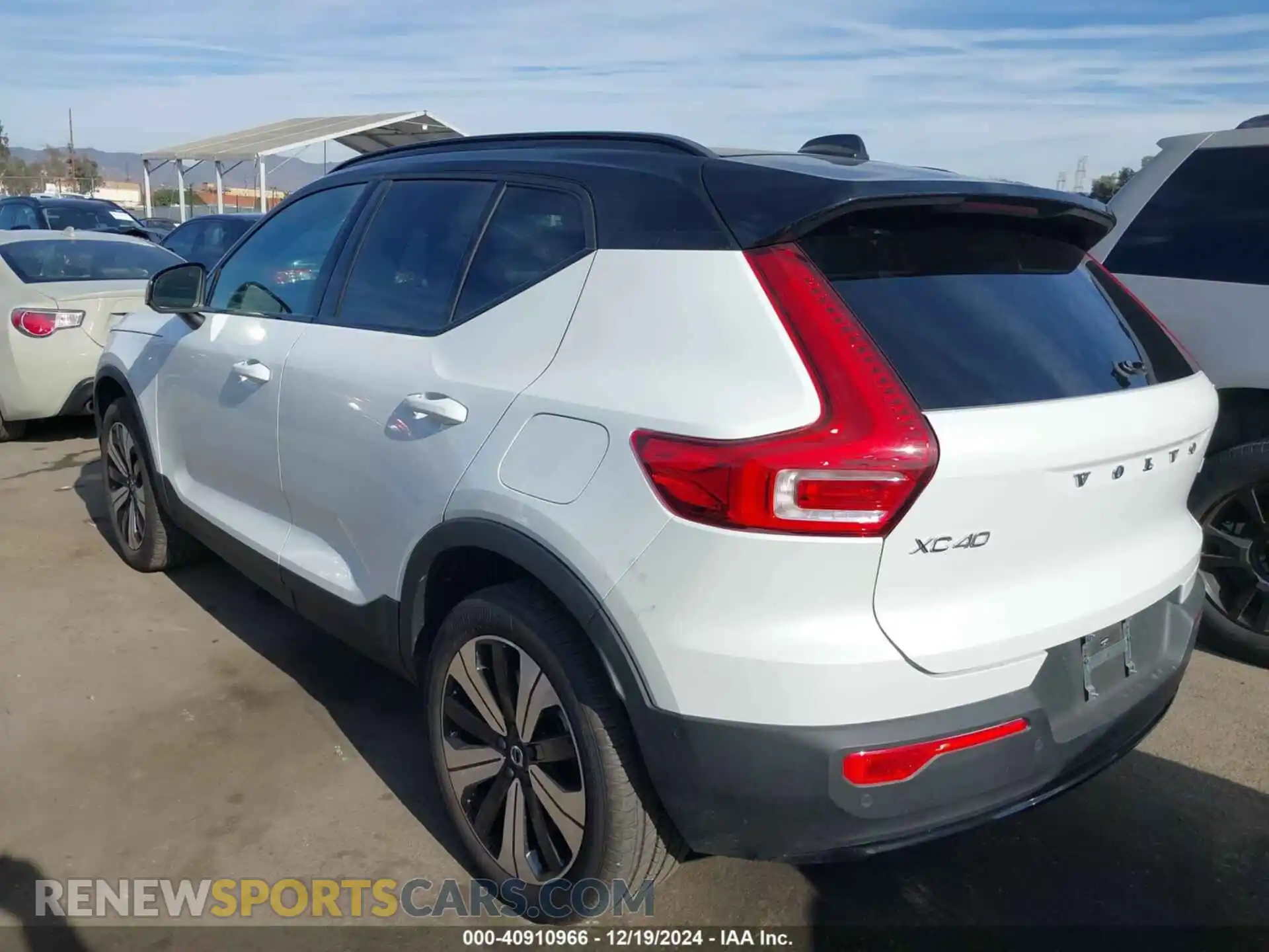 3 fotografías del automóvil dañado YV4ED3UW1P2078003 VOLVO XC40 RECHARGE PURE ELECTRIC 2023
