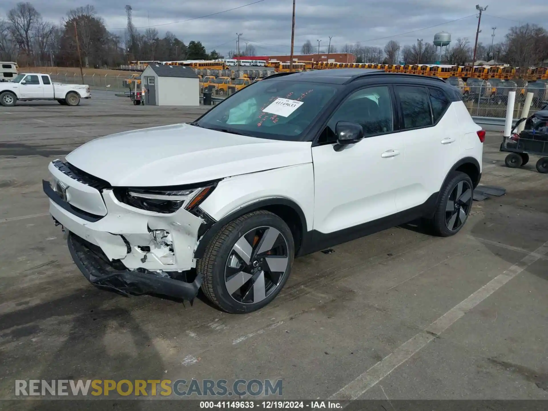2 fotografías del automóvil dañado YV4EH3HL0R2268575 VOLVO XC40 RECHARGE PURE ELECTRIC 2024