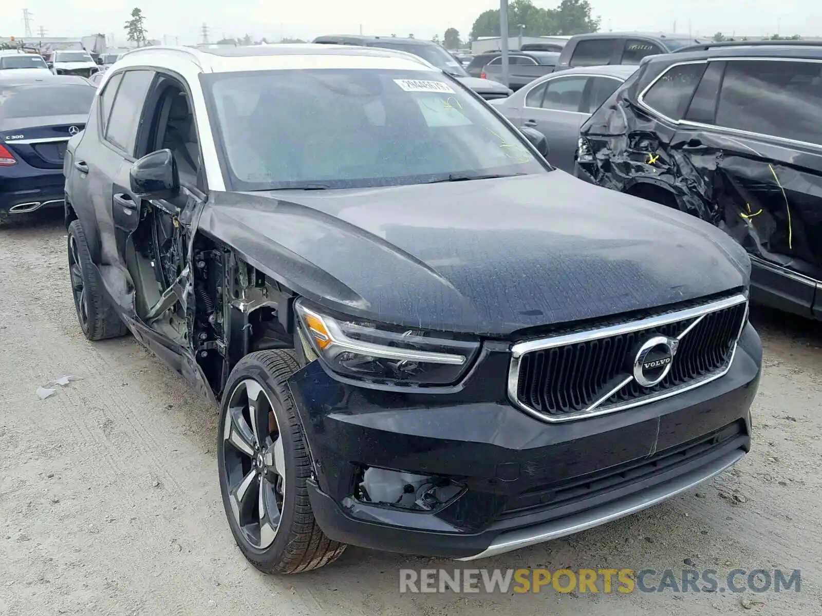 1 Photograph of a damaged car YV4162UK2K2057993 VOLVO XC40 T5 2019