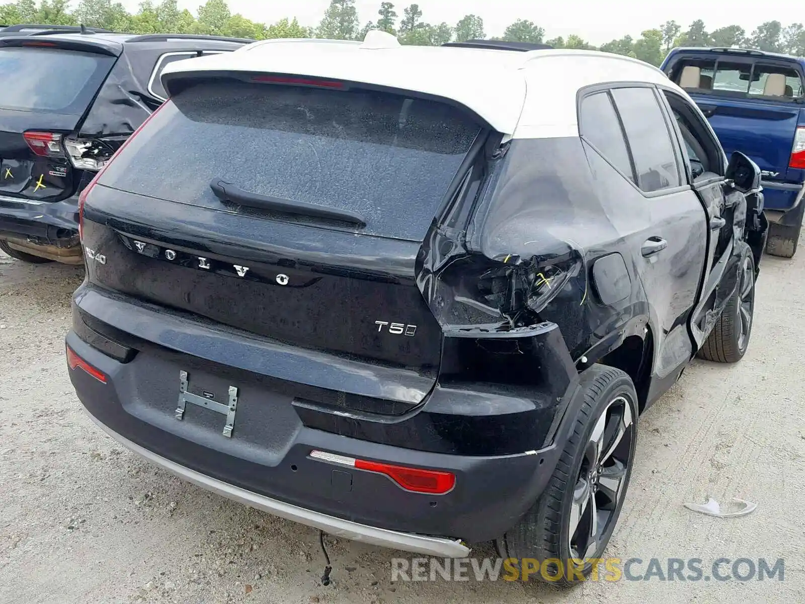 4 Photograph of a damaged car YV4162UK2K2057993 VOLVO XC40 T5 2019
