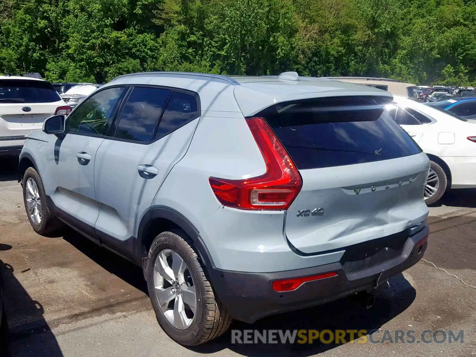 3 Photograph of a damaged car YV4162UK5K2062864 VOLVO XC40 T5 2019