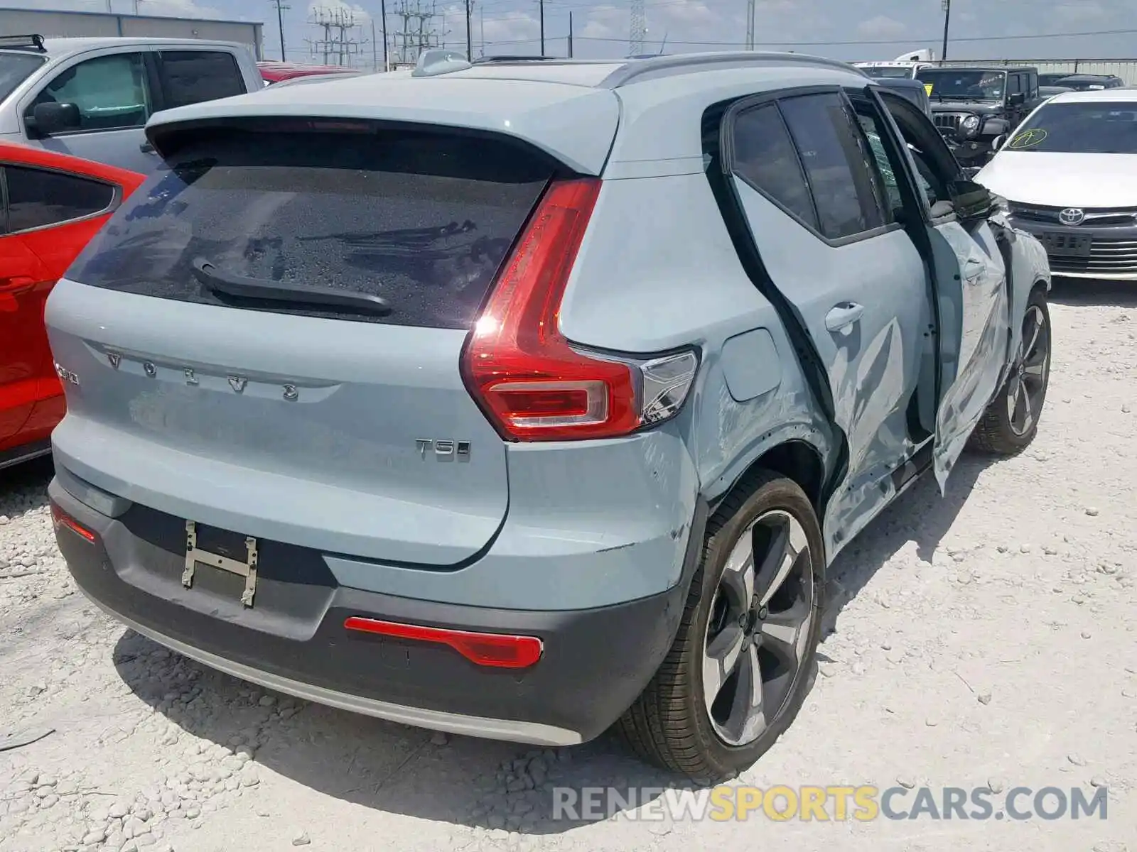 4 Photograph of a damaged car YV4162UK8K2090156 VOLVO XC40 T5 2019